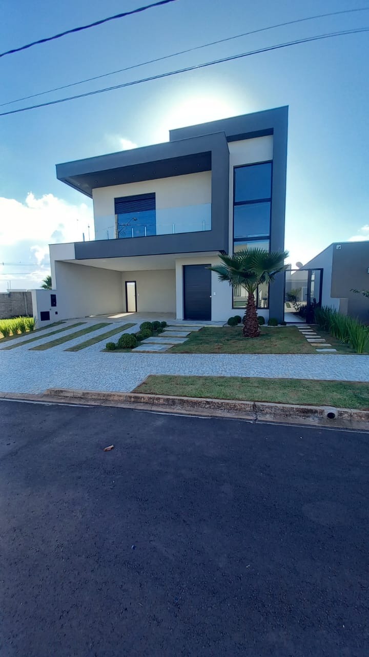 Lindo sobrado novo a venda no villa toscana  315m² de Construção 336m² de Terreno 3 Suítes (01 c/ Closet) 1 Sala (Home o