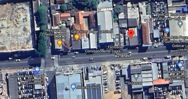 Imóvel comercial localizado na Av. Brasil. Com um terreno espaçoso de 300 m² e um cômodo comercial na frente, esta é uma