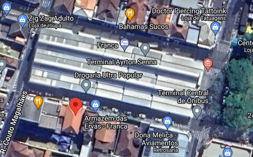 Oportunidade de investimento comercial !   Imóvel está localizado em frente ao terminal de ônibus, desfrutando de um gra