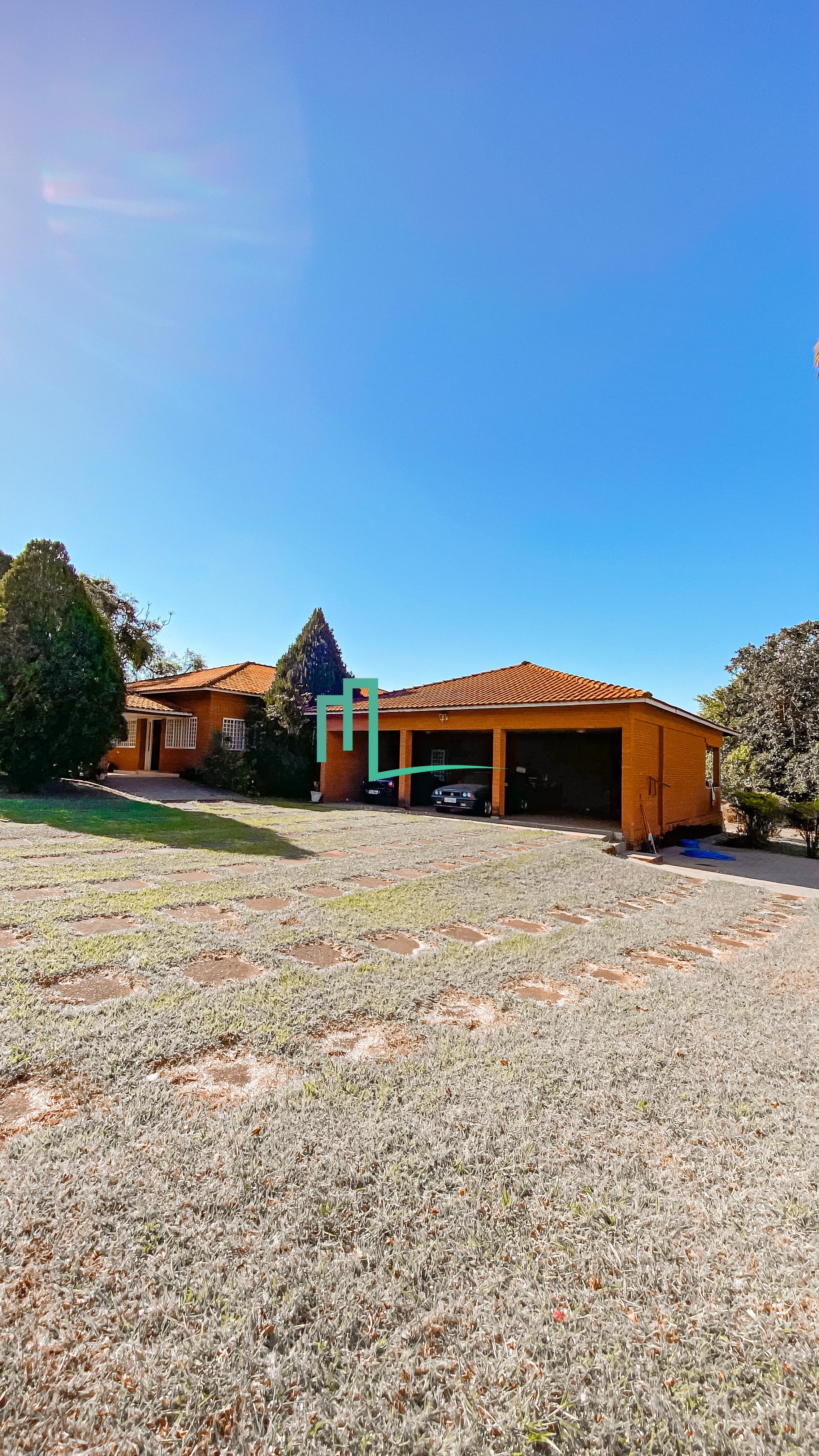 EXCELENTEE CHÁCARA EM CONDOMÍNIO FECHADO  Condomínio 3 PORTEIRAS, com ótima localização e segurança, próximo ao bairro Z