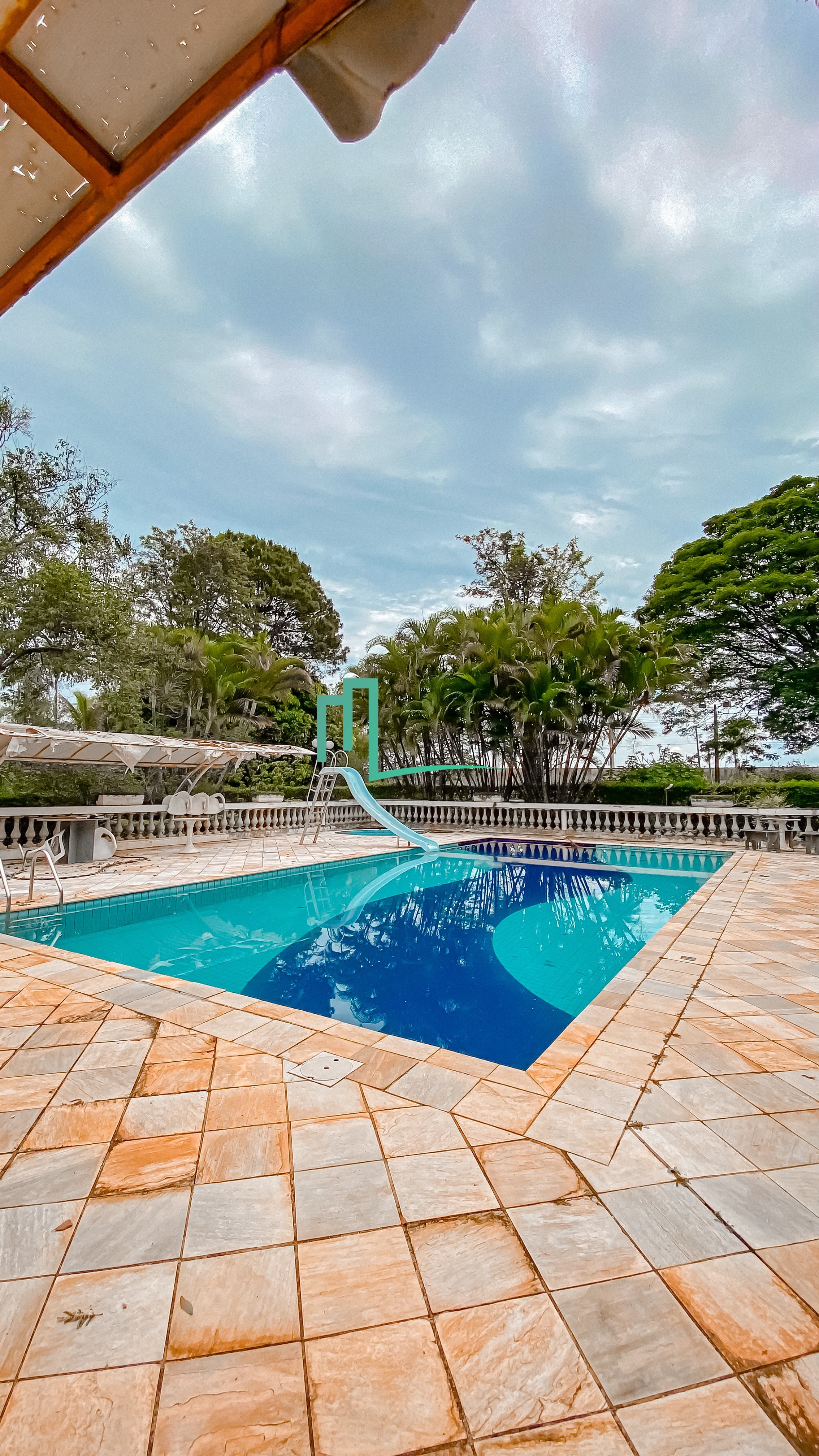 EXCELENTE CHÁCARA À VENDA DENTRO DA CIDADE, COM FRENTE PARA AVENIDA, EM ÁREA DE EXPANSÃO DA CIDADE, LOCALIZAÇÃO ESTRATÉG