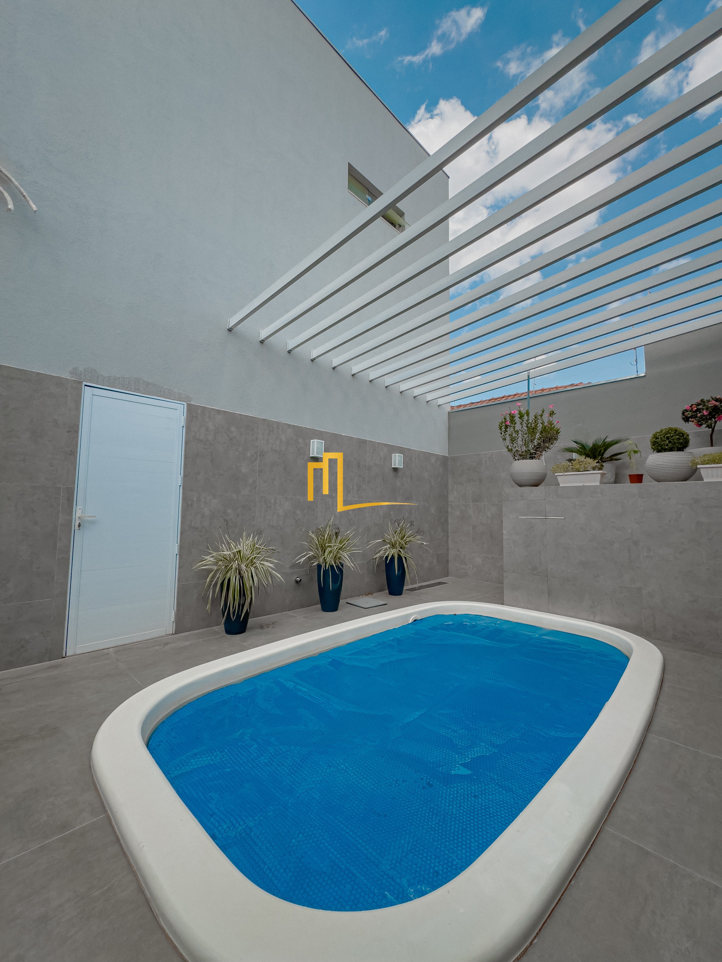 EXCELENTE IMÓVEL RESIDENCIAL/COMERCIAL NA VILA APARECIDA NA RUA MINAS GERAIS.  - 400 metros de terreno com 307 de constr