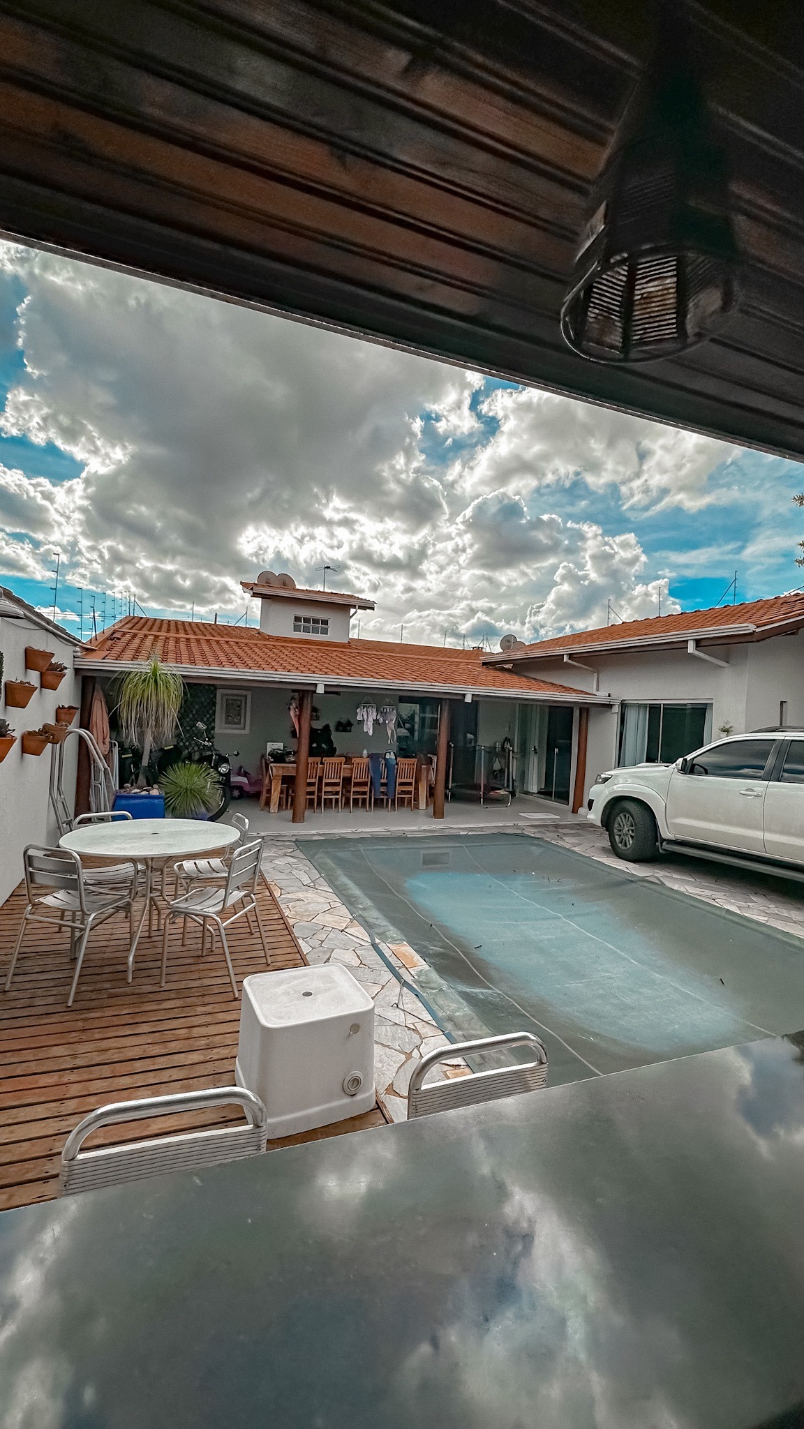 Casa à venda em localização privilegiada no Bairro Jardim Noemia. Com 300 m²s de terreno e 184 m² de área construída, e