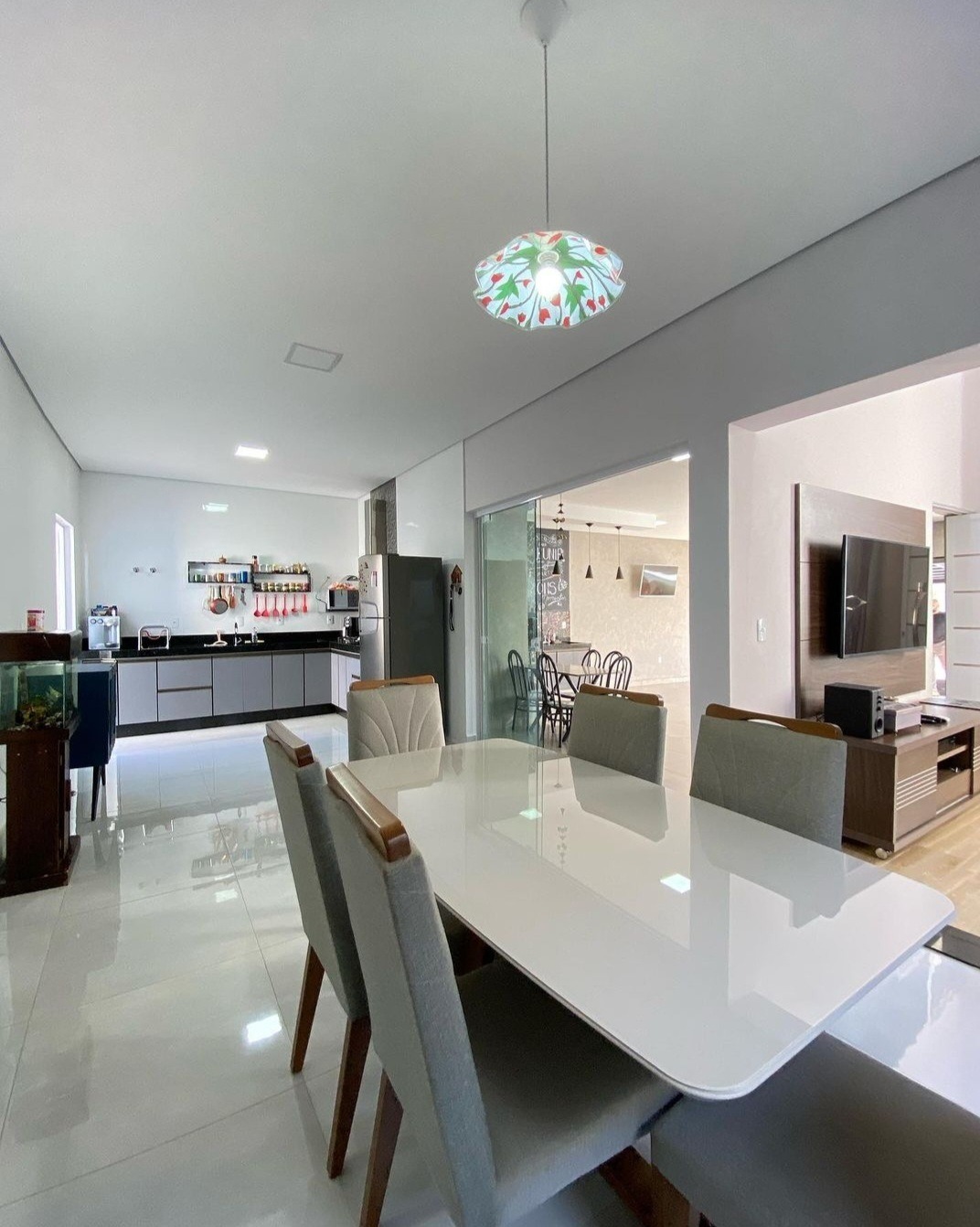 RESIDENCIA À VENDA NO VILLAGIO MUNDO NOVO   - 03 dormitórios sendo 01 suíte - 01 sala de jantar conjugada com a cozinha  — foto 4