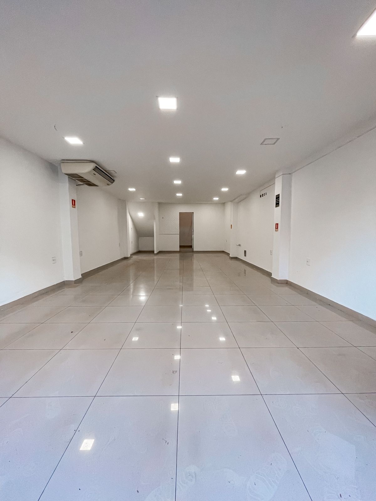 IMÓVEL COMERCIAL DISPONÍVEL PARA ALUGUEL NO CENTRO EM FRANCA/SP   - Ótima localização (Rua voluntários da franca)  - 249