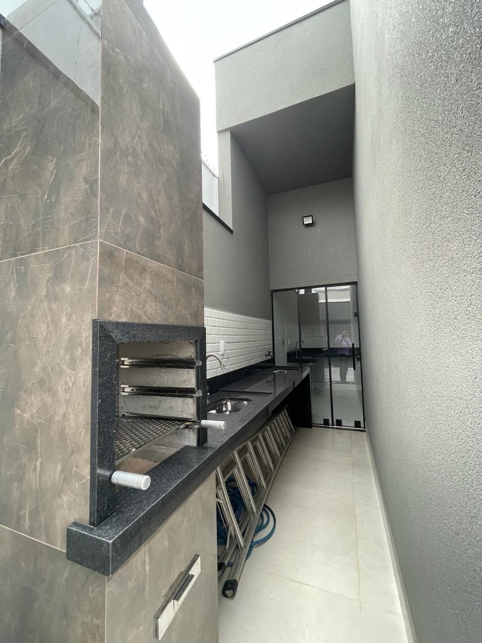 CASA À VENDA NO PIRATININGAEM FRANCA/SP   - Excelente casa no Piratininga 1 com   - 03 dormitórios sendo 01 suíte - banh