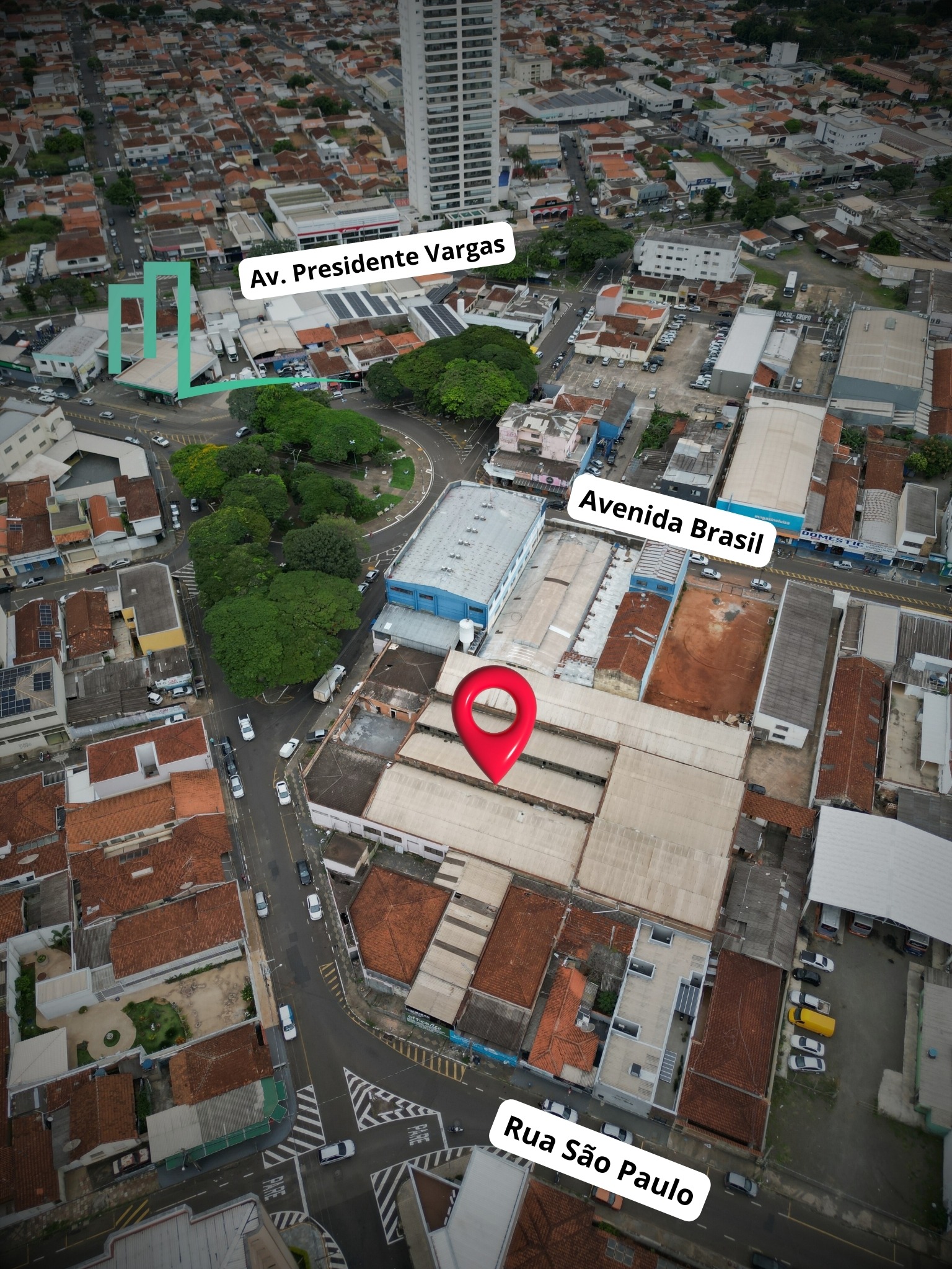 BARRACÃO À VENDA EM EXCELENTE LOCALIZAÇÃO  - 3.307m² de terreno  - 1.801m² de construção  - Rua de grande fluxo diário  