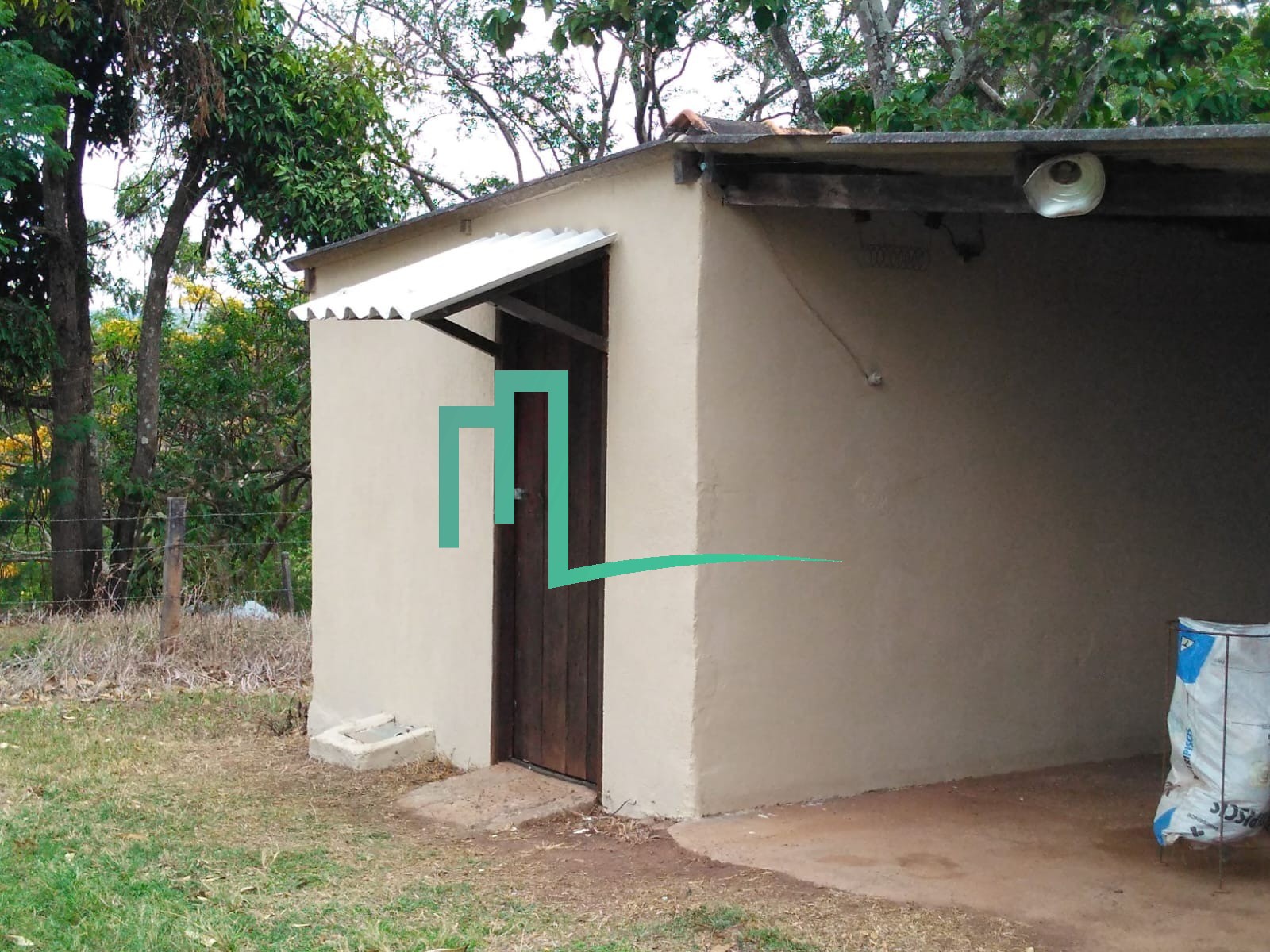 SÍTIO PRÓXIMO Á CIDADE DE CAPETINGA/MG EXCELENTE OPORTUNIDADE! - 02 dormitórios - Sala - Cozinha - Lavanderia - Mobil — foto 4