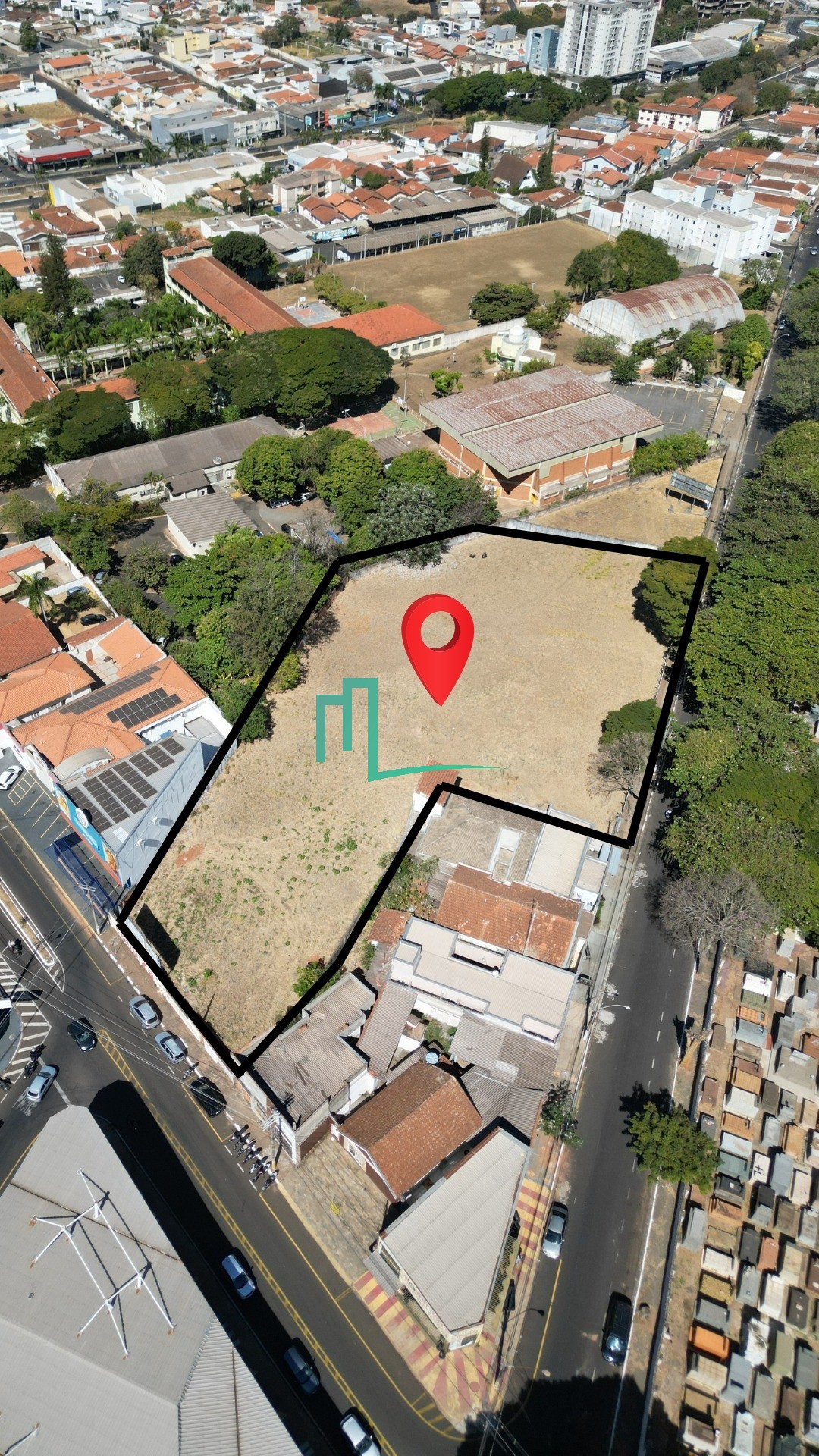 EXCELENTE ÁREA COMERCIAL NO CENTRO DE FRANCA/SP DISPONIVEL À VENDA - 4.900 metros - Frente para duas principais vias da
