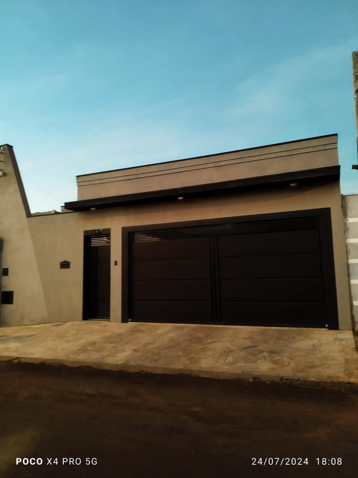 EXCELENTE CASA À VENDA EM PATROCINIO PAULISTA EM FRANCA/SP  - 220 metros de terreno - 187 de construção. - Casa moderna 