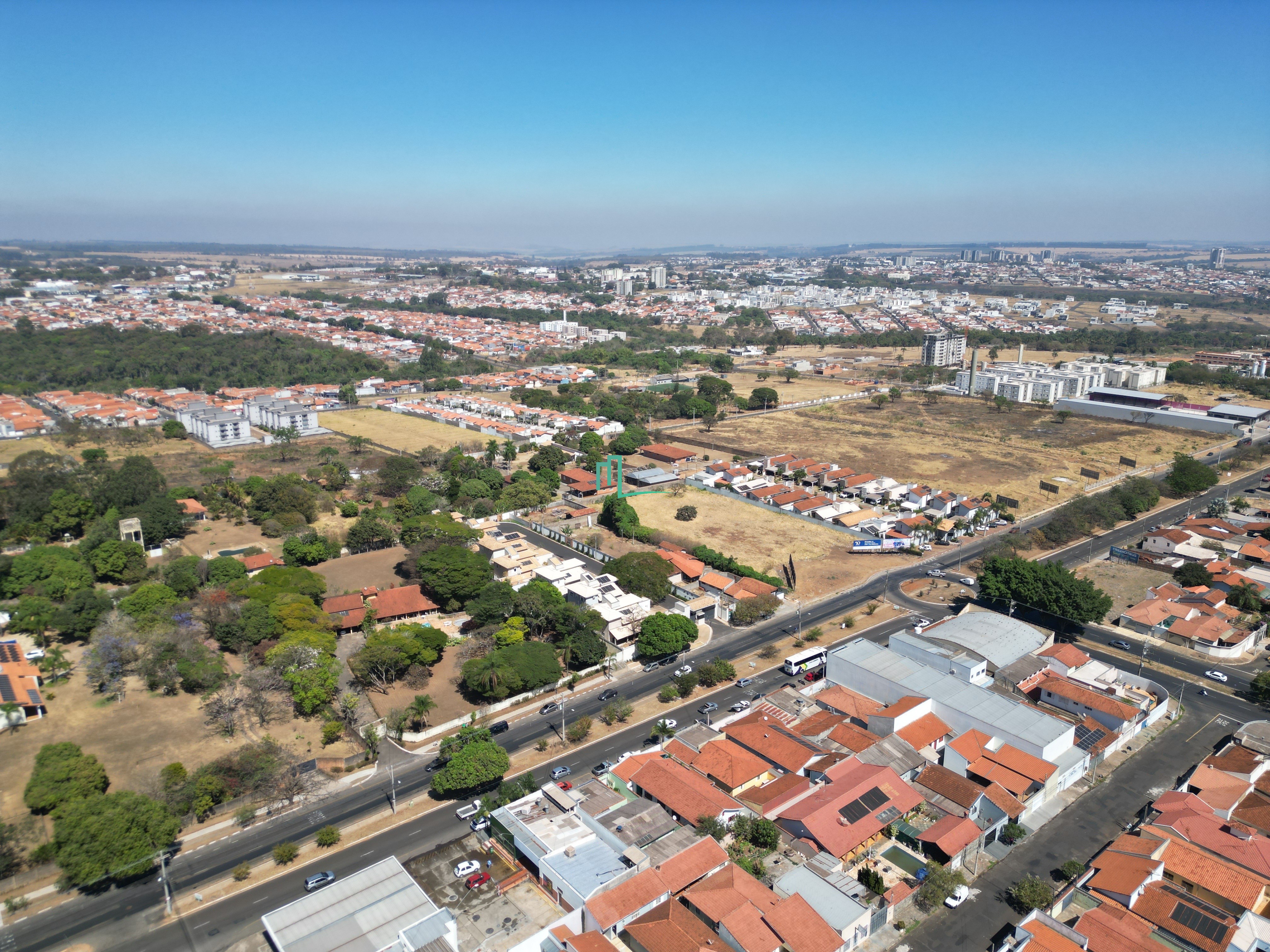 EXCELENTE ÁREA COMERCIAL À VENDA NA AVENIDA SÃO VICENTE EM FRANCA-SP - 60 metros de frente para Avenida Localização e