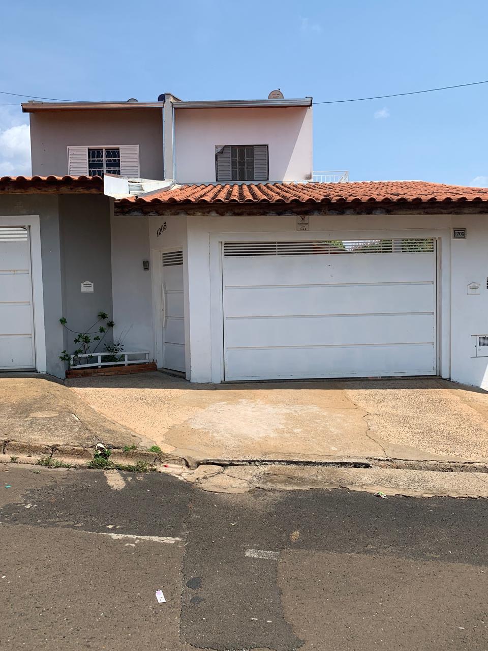 LINDO SOBRADO À VENDA EM EXCELENTE LOCALIZAÇÃO NO NOVA FRANCA   - 210,50m de terreno  - 03 dormitórios sendo 01 suíte - 