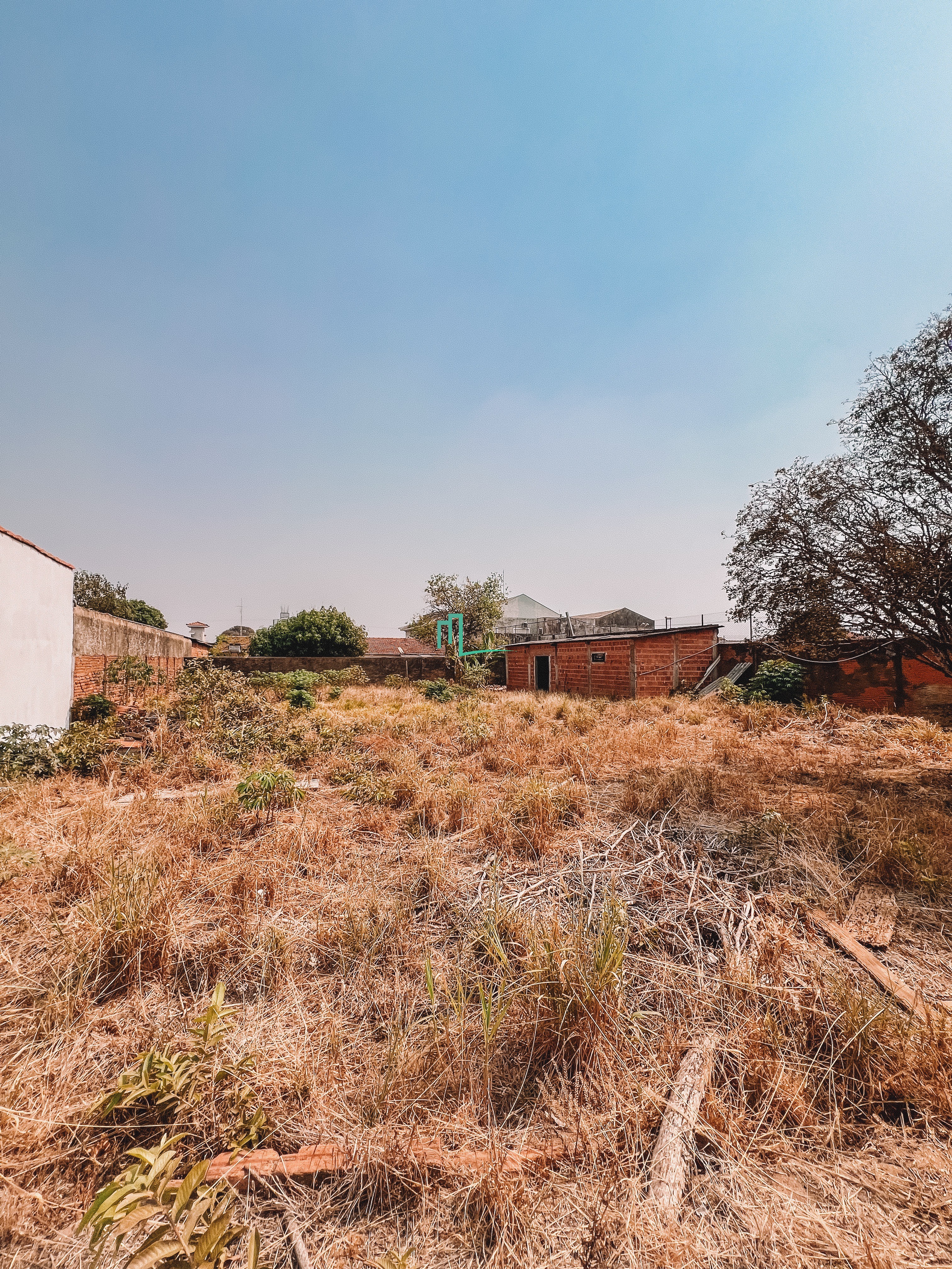 EXCELENTE TERRENO À VENDA NO VILLA SANTOS DUMONT EM FRANCA/SP   - 1.210 metros de terreno  - Ótima localização  - Próxim