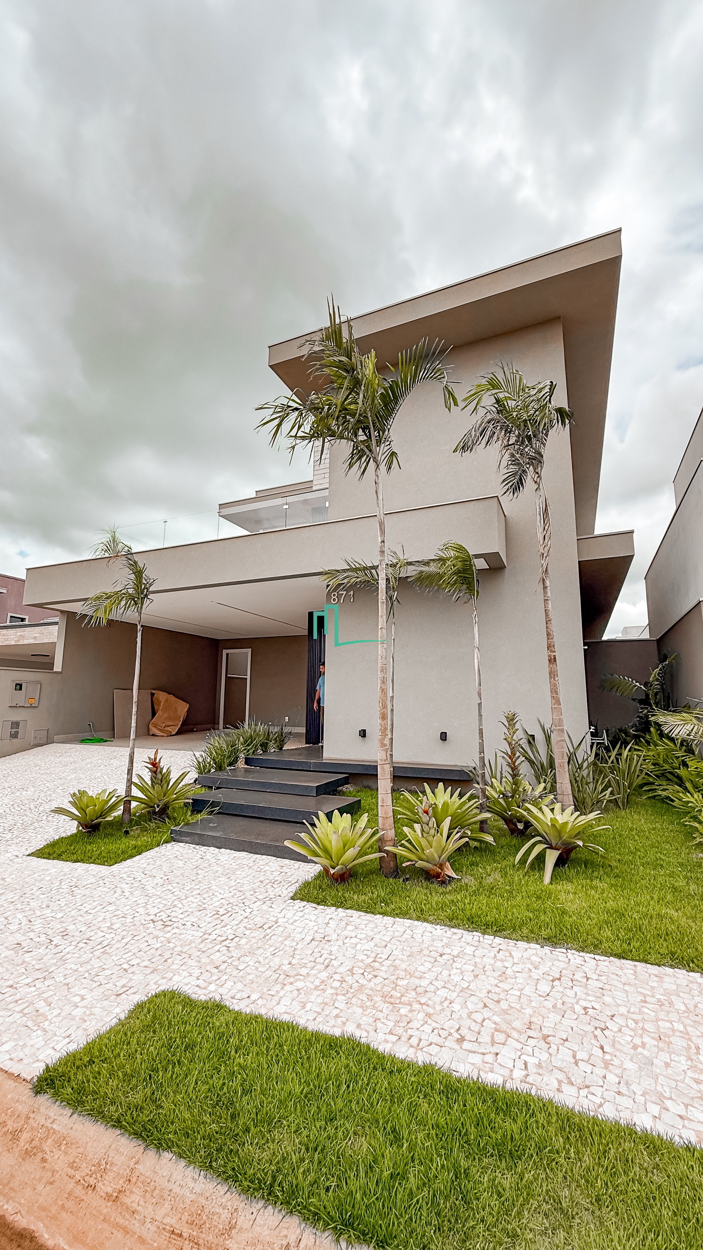 CASA DE ALTO PADRÃO COM PROJETO IMPECAVEL Á VENDA EM CONDOMINIO FECHADO EM FRANCA/SP  - 351m terreno e 270m de construçã