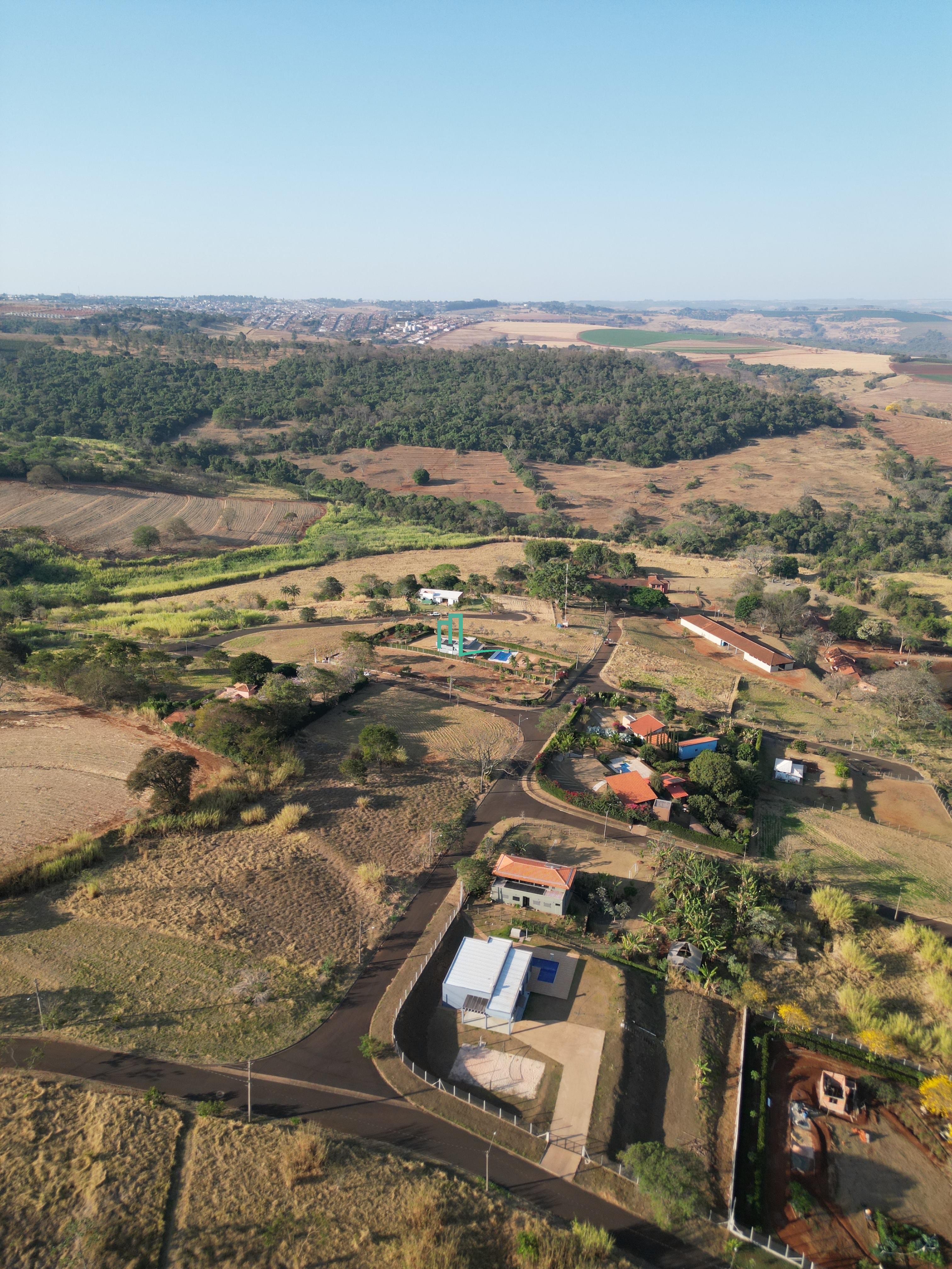 LOTE À VENDA NO CONDOMÍNIO RESIDENCIAL VILLAGGIO SAN RAFAELLO  - 2.500m² de terreno - Condomínio fechado  - Escritura in