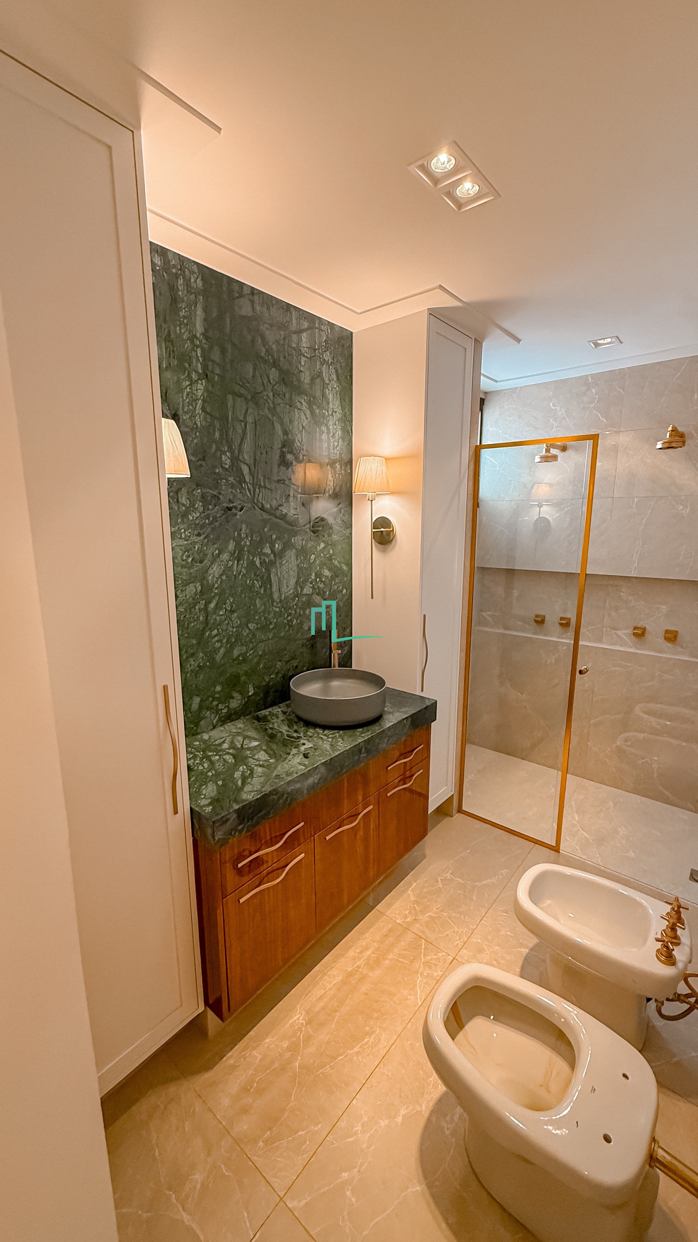 APARTAMENTO DE ALTO PADRÃO COM 220 METROS DE AREÁ ÚTIL COM UM PROJETO DIFERENCIADO EM FRANCA/SP  - O Apartamento conta c