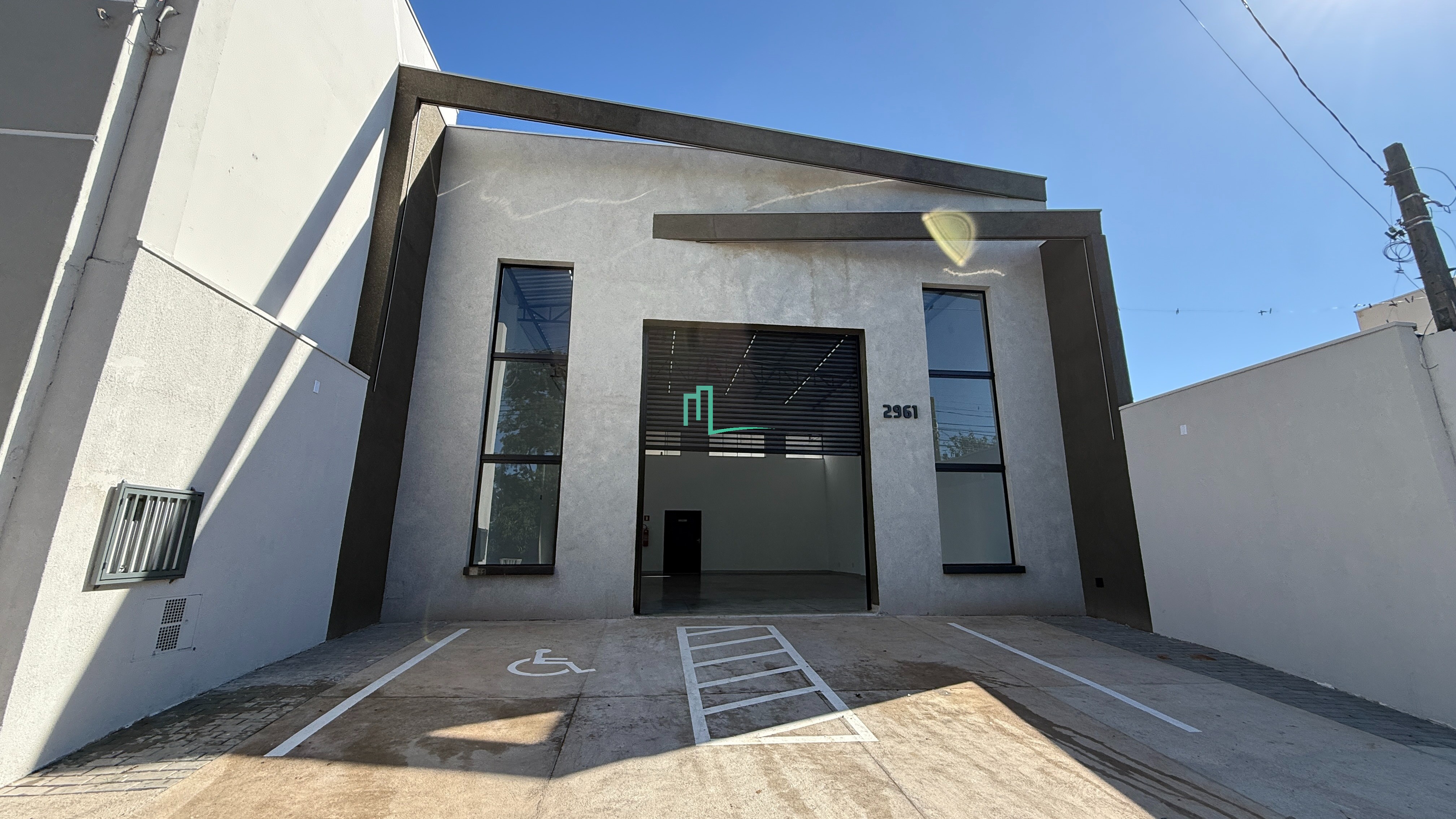 EXCELENTE GALPÃO COMERCIAL NOVO À VENDA NO JARDIM TROPICAL COM EXCELENTE LOCALIZAÇÃO NA AVENIDA  - Unico galpão novo com