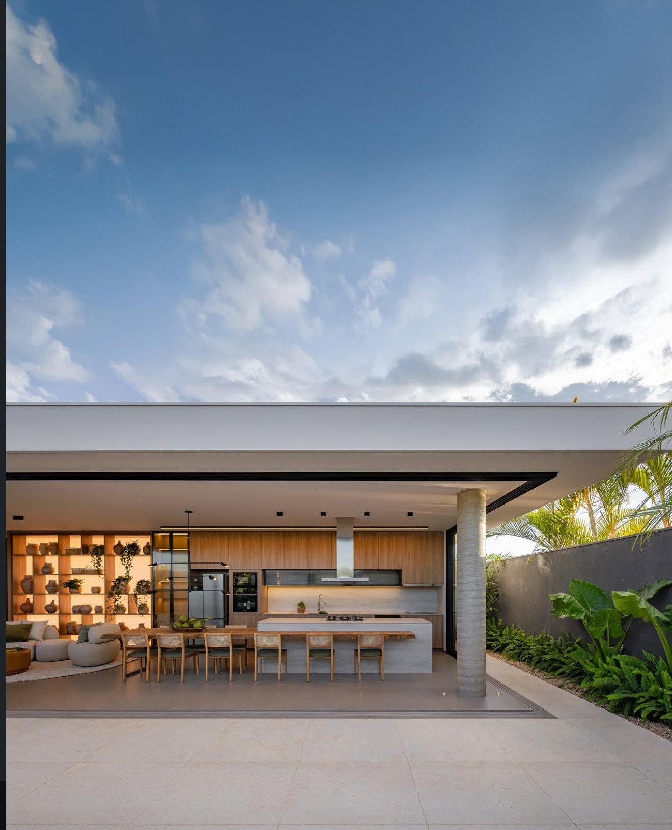 RESIDÊNCIA LINEAR NOVA DE ALTO PADRÃO DISPONÍVEL PARA VENDA NO CONDOMÍNIO RESERVA DOS YPES - CRISTAIS PAULISTA. (15 min