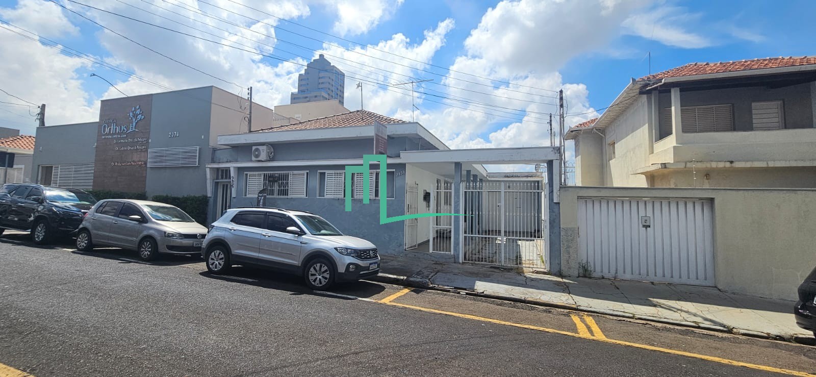 EXCELENTE CASA À VENDA NO CENTRO DE FRANCA-SP   DETALHES DO IMÓVEL:   - 2 Dormitórios  - Sala de Jantar  - Sala de TV  -
