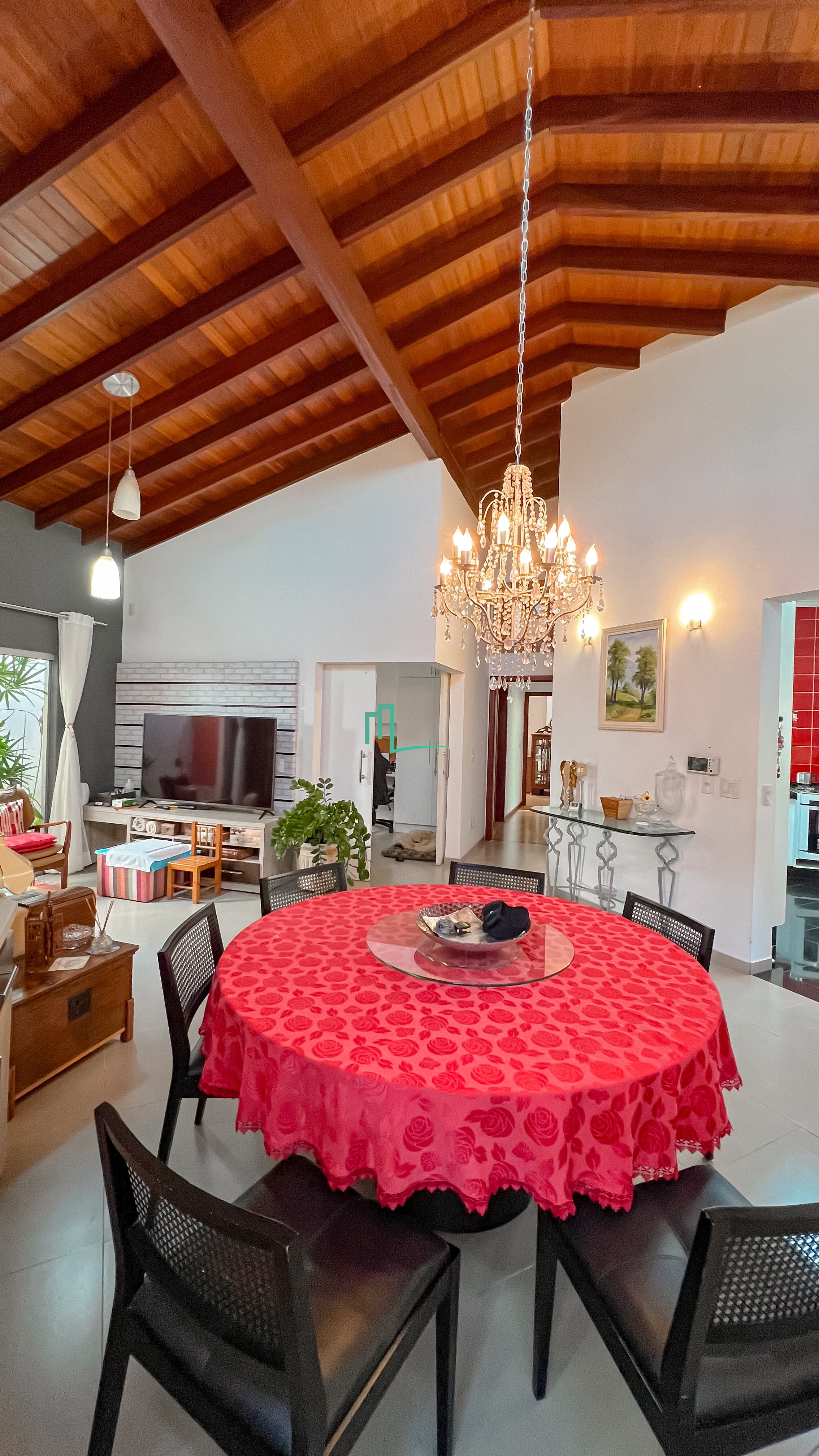 EXCELENTE CASA NO BAIRRO SÃO JOSÉ - 312m² de terreno e 196m² de construção - 3 Dormitórios, sendo 01 suíte com closet