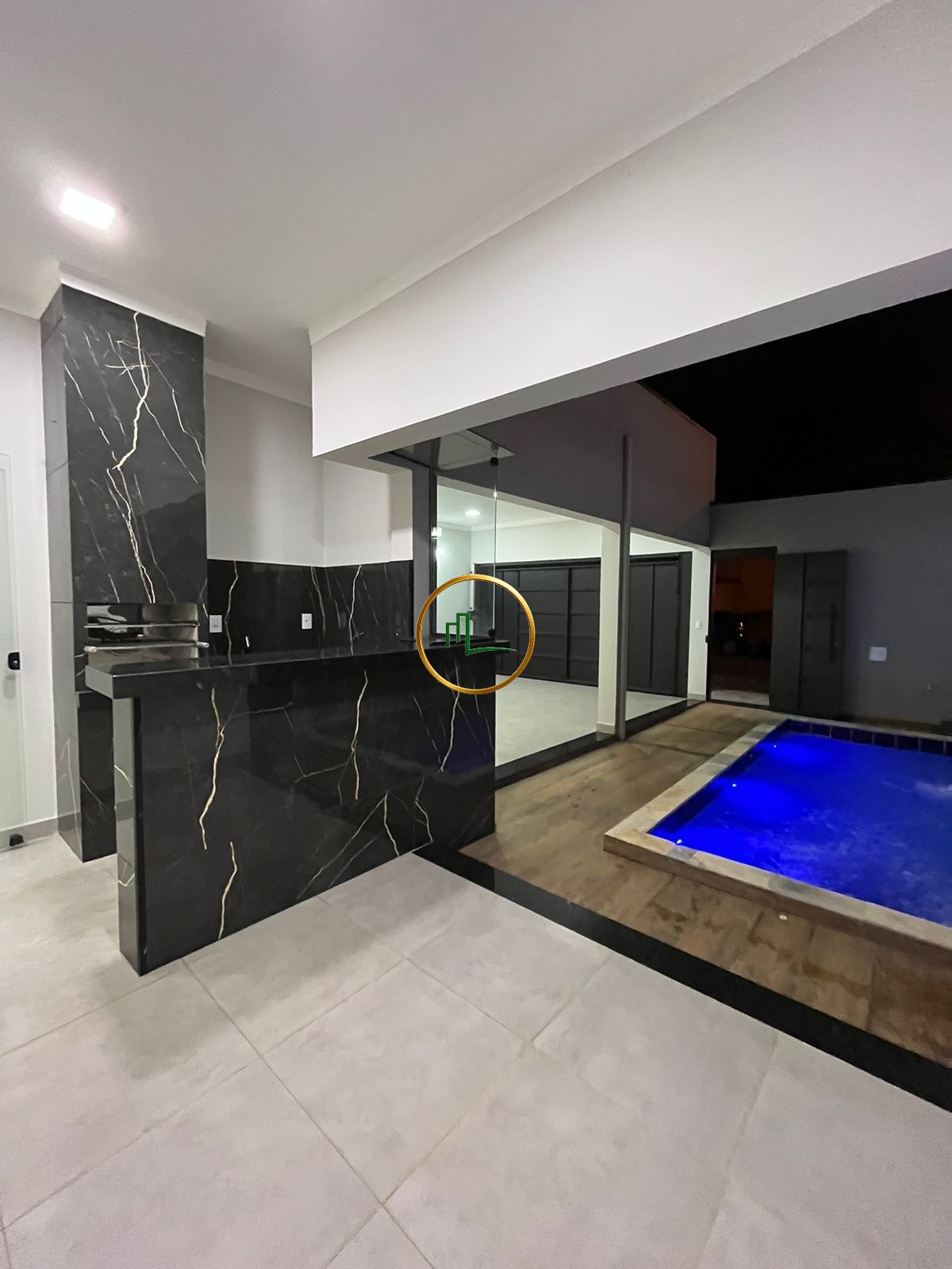 LINDA RESIDÊNCIA DISPONIVEL Á VENDA NO VILLAGIO MUNDO NOVO EM FRANCA-SP  DETALHES DO IMÓVEL:   - 220,00 m² de terreno   