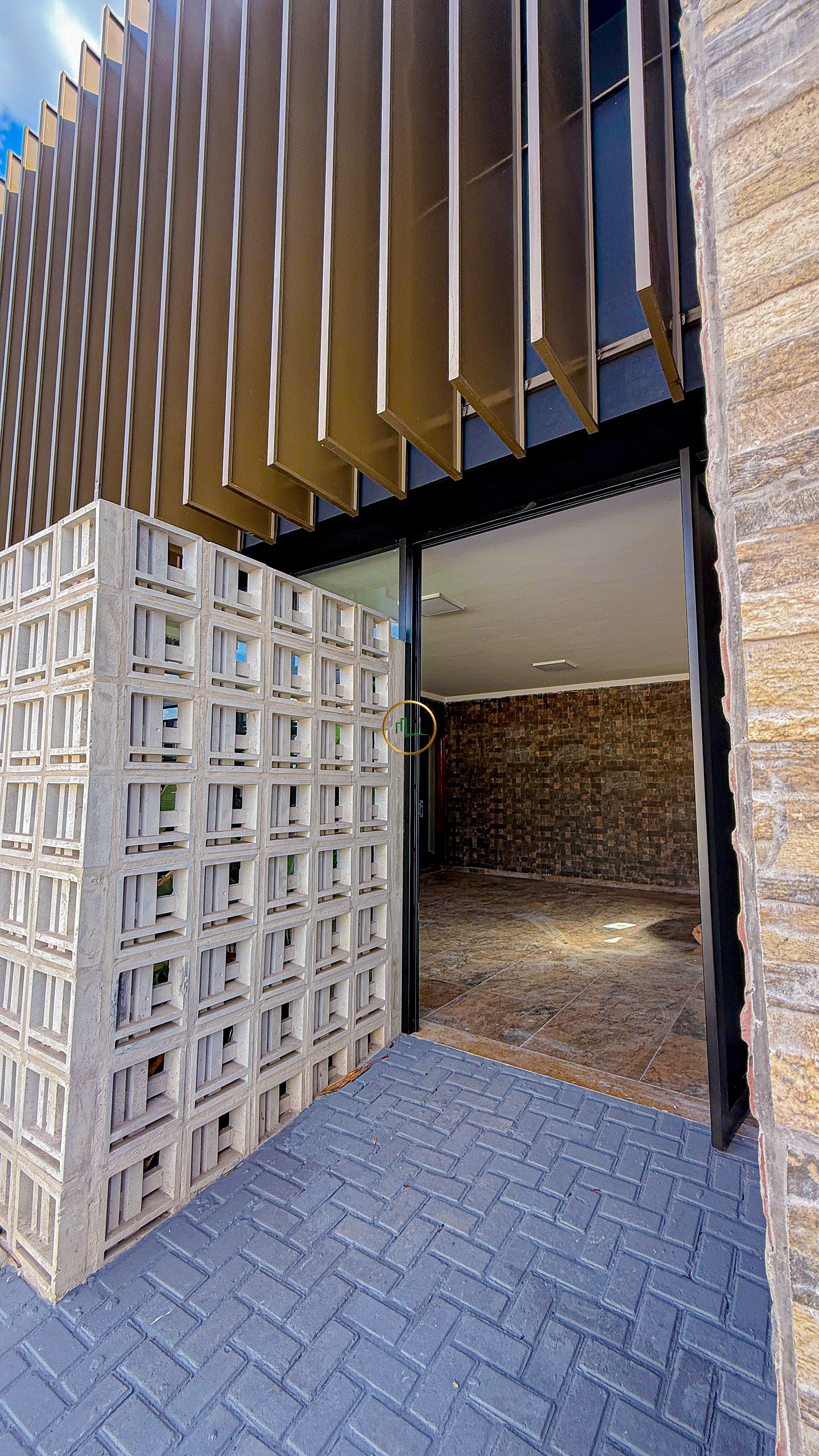 EXCELENTE IMÓVEL COMERCIAL DISPONIVEL PARA LOCAÇÃO EM ÁREA NOBRE DE FRANCA PRÓXIMO A AVENIDA ANTONIO BARBOZA FILHO NO BAIRRO REGINA HELENA — foto 3