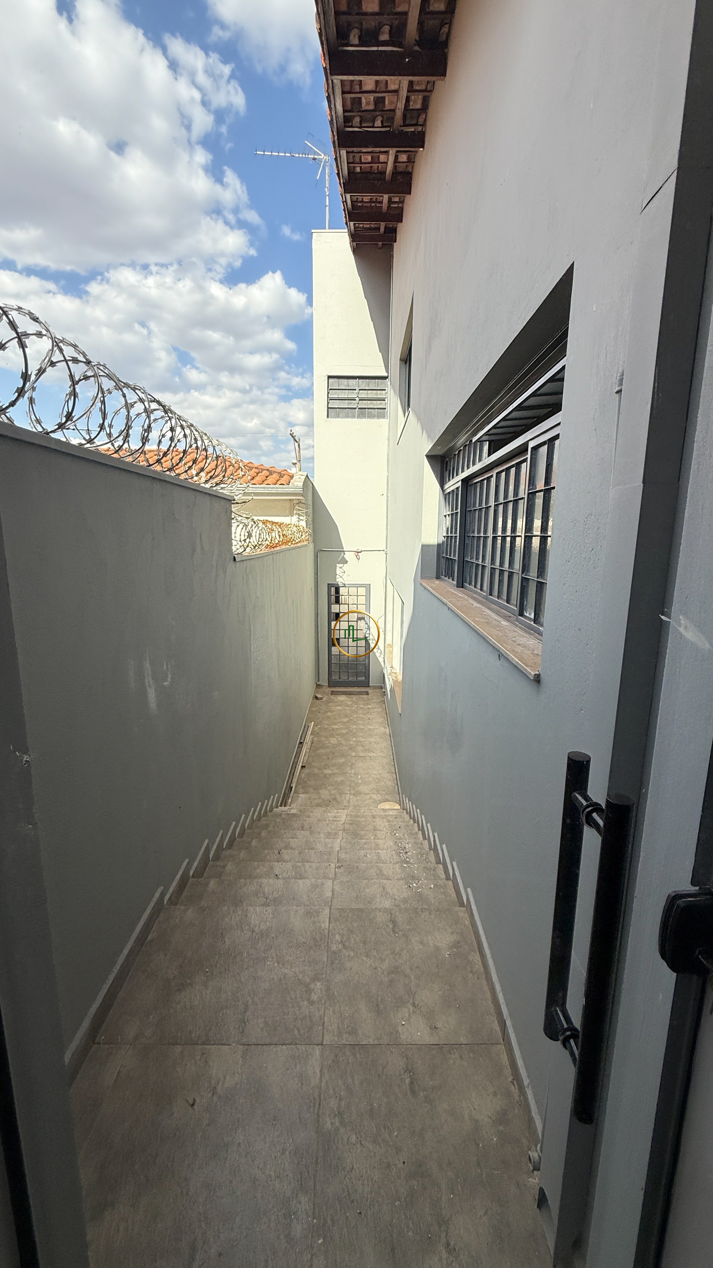 EXCELENTE IMÓVEL COMERCIAL DISPONIVEL PARA LOCAÇÃO EM ÁREA NOBRE DE FRANCA PRÓXIMO A AVENIDA ANTONIO BARBOZA FILHO NO BAIRRO REGINA HELENA — foto 4