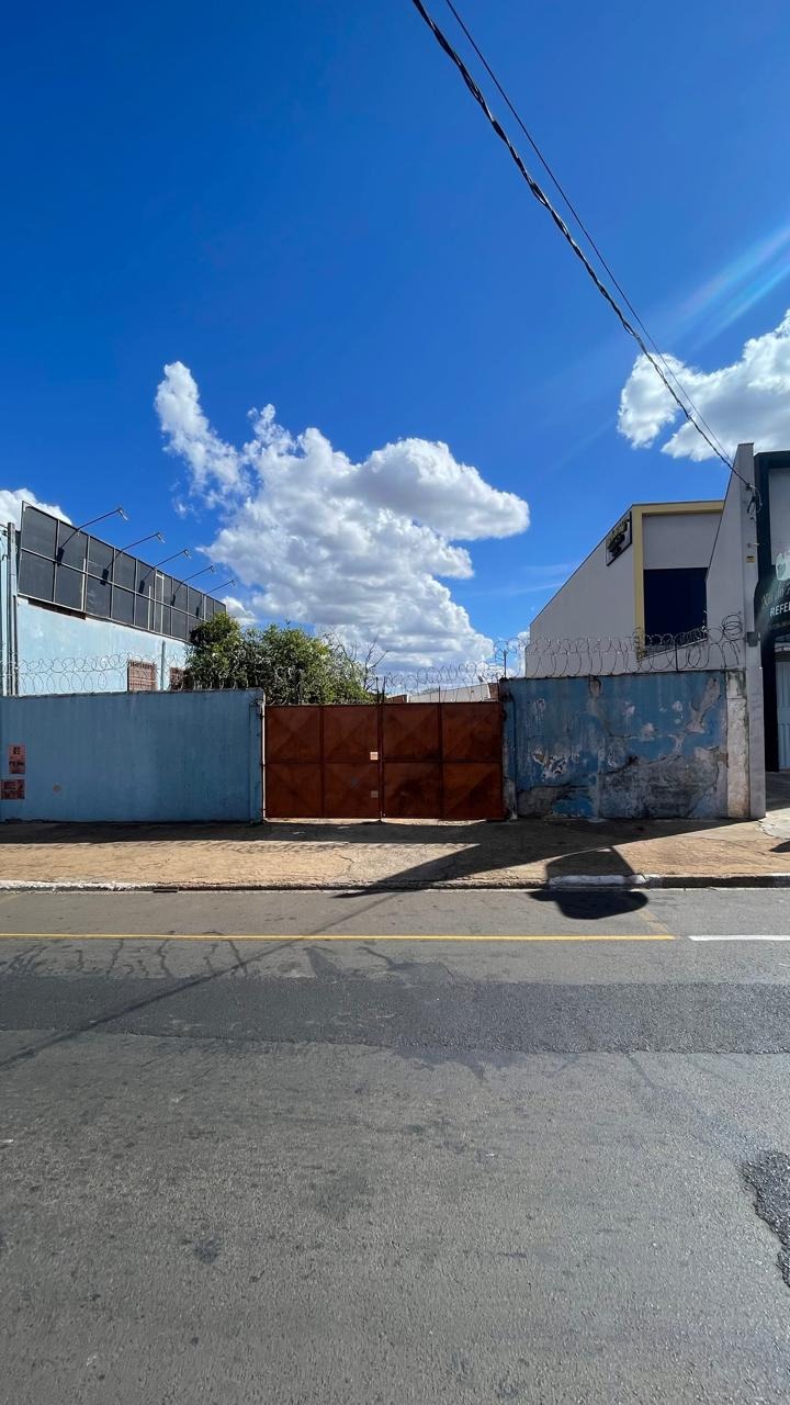 EXCELENTE LOTE COMERCIAL MURADO DISPONIVEL À VENDA NA AVENIDA ADHEMAR DE BARROS  - 352,20 metros no total  - 12,00x29,40