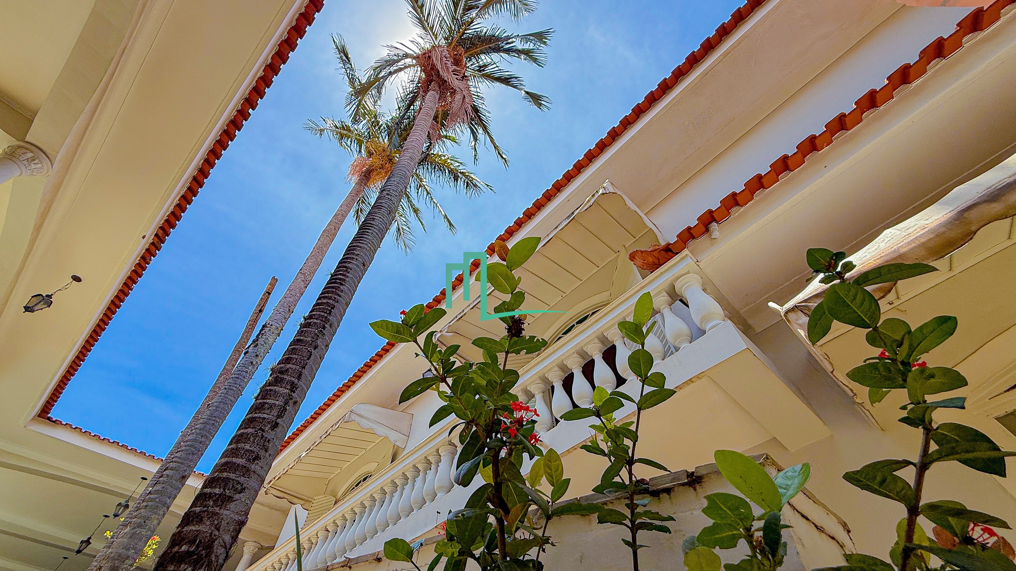 EXCELENTE IMÓVEL DE ALTO PADRÃO COM PROJETO DIFERENCIADO COM 1.450 METROS DE TERRENO NO CENTRO DE FRANCA DISPONIVEL Á VE