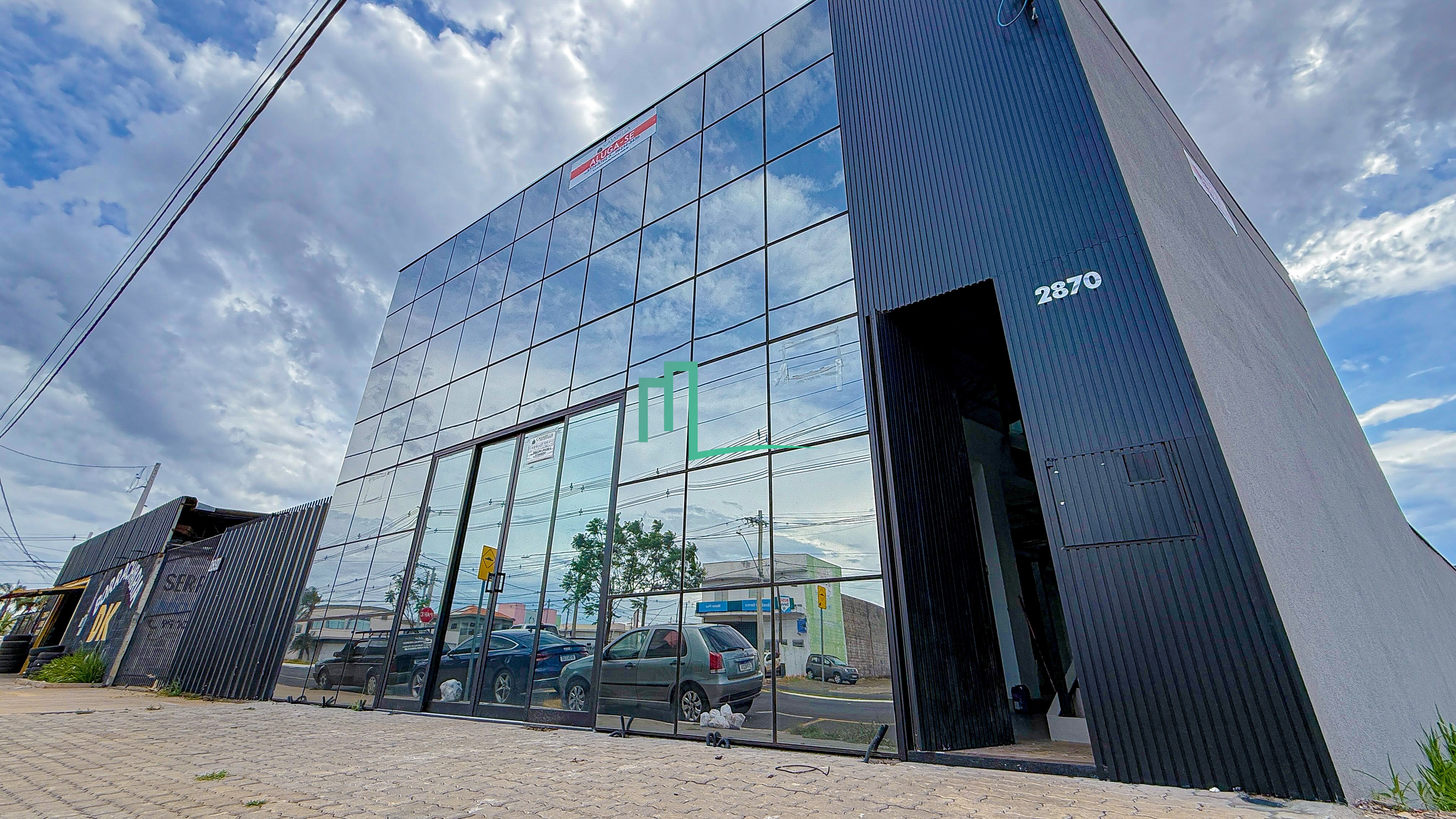 EXCELENTE GALPÃO DE ALTO PADRÃO DISPONIVEL PARA LOCAÇÃO NA AVENIDA CHAFIC FACURY AO LADO DOS IRMÃOS PATROCINIO NO PROLON