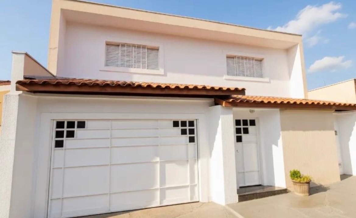 EXCELENTE SOBRADO DISPONÍVEL PARÀ VENDA NO PROLONGAMENTO VILA SANTA CRUZ PROXIMO A AVENIDA MAJOR NÍCACIO  - 03 dormitóri