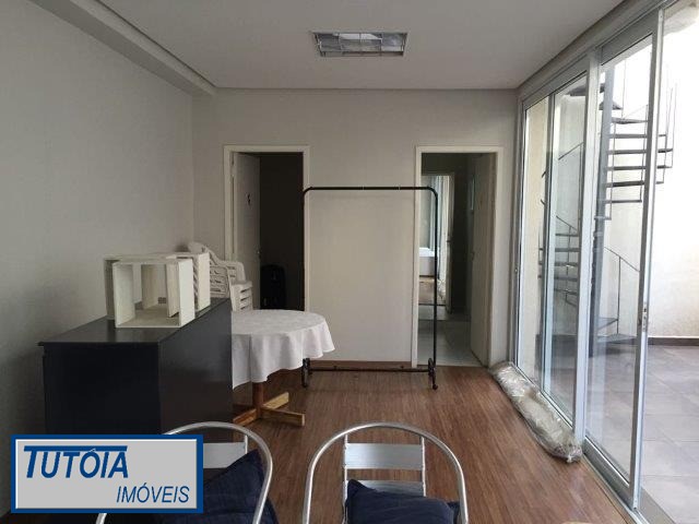 Casa à venda com 3 quartos, 200m² - Foto 1