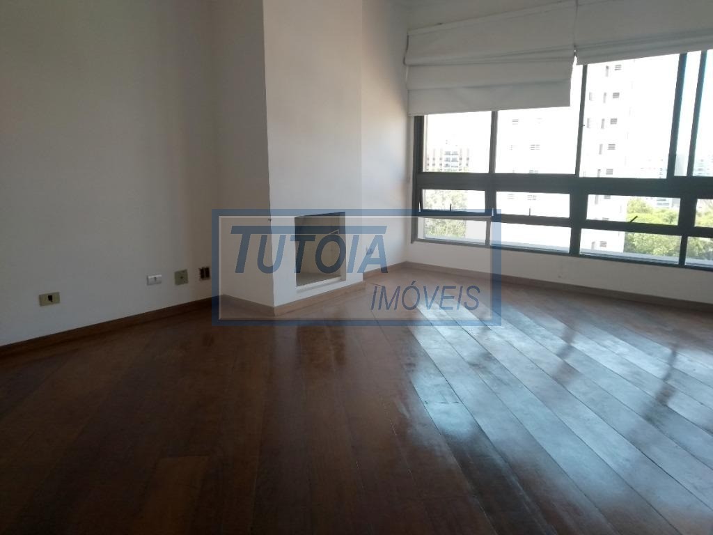 Apartamento para alugar com 3 quartos, 218m² - Foto 1