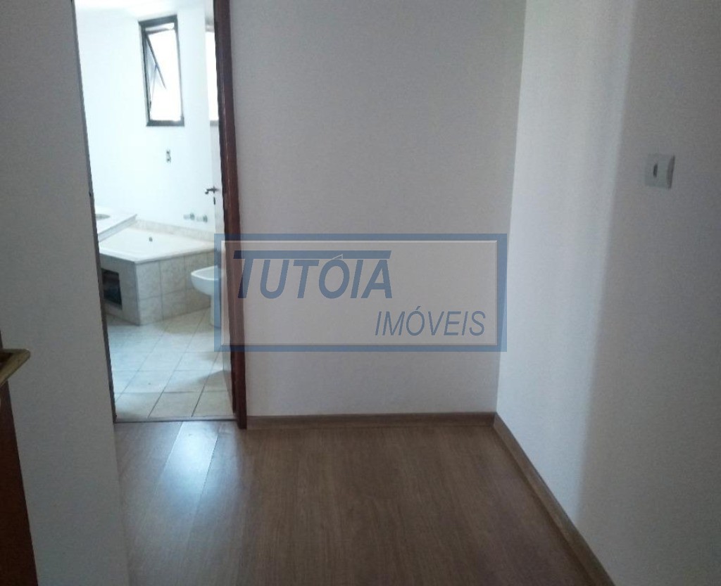 Apartamento para alugar com 3 quartos, 218m² - Foto 6