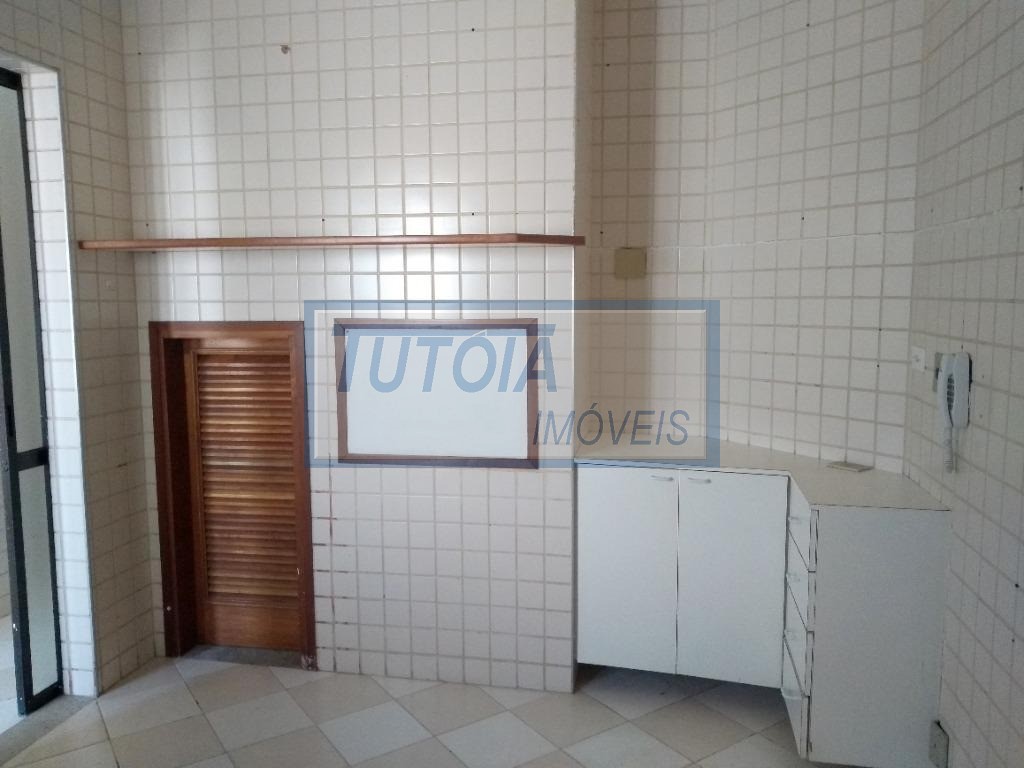 Apartamento para alugar com 3 quartos, 218m² - Foto 9