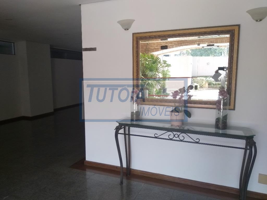 Apartamento para alugar com 3 quartos, 218m² - Foto 12