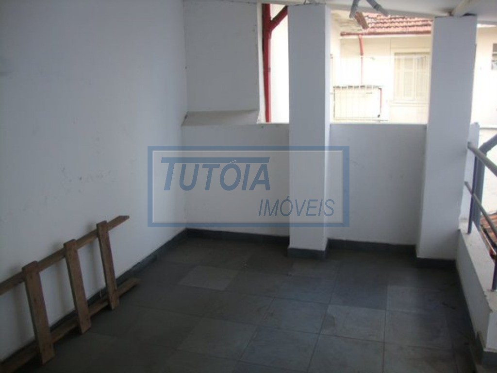 Casa para alugar com 2 quartos, 150m² - Foto 19