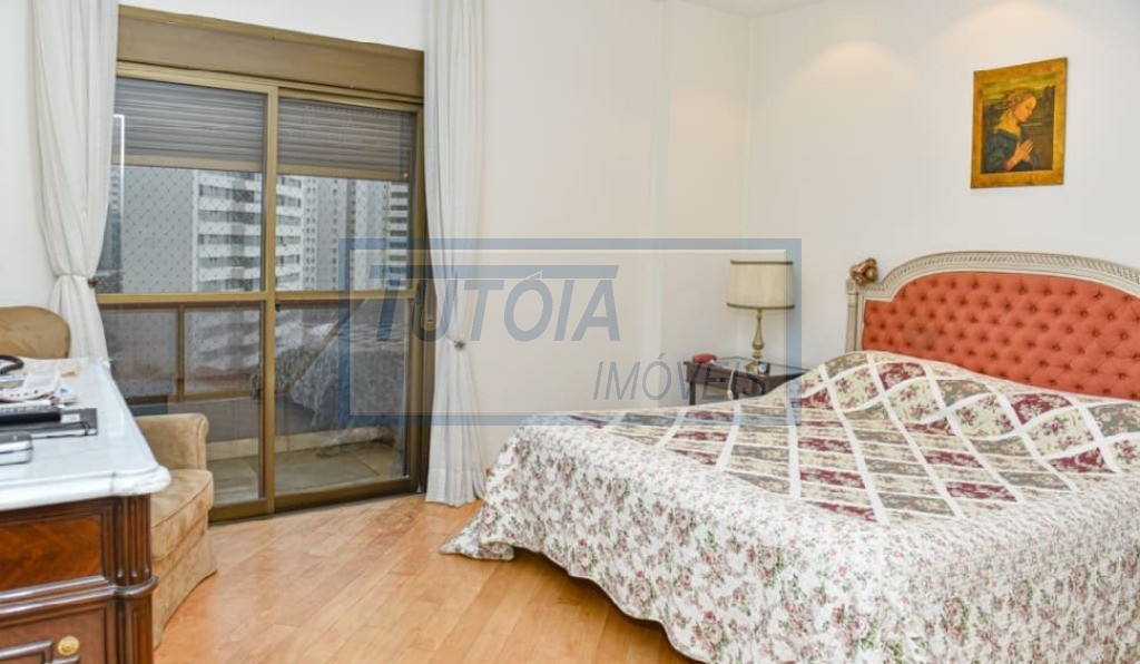 Apartamento à venda com 4 quartos, 226m² - Foto 18