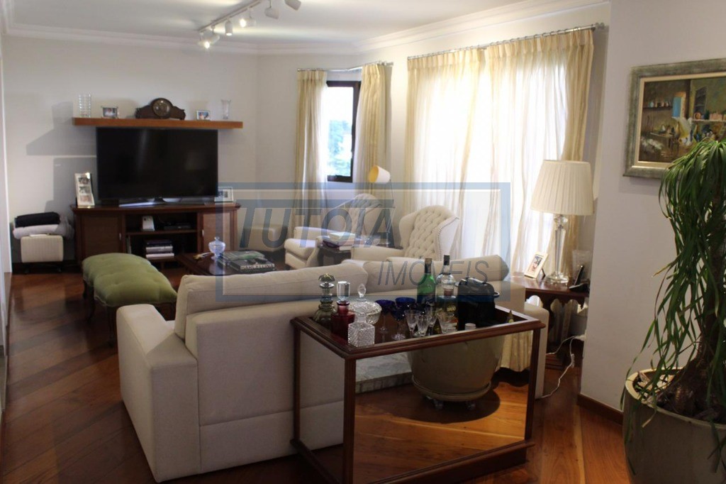 Apartamento à venda com 4 quartos, 233m² - Foto 1