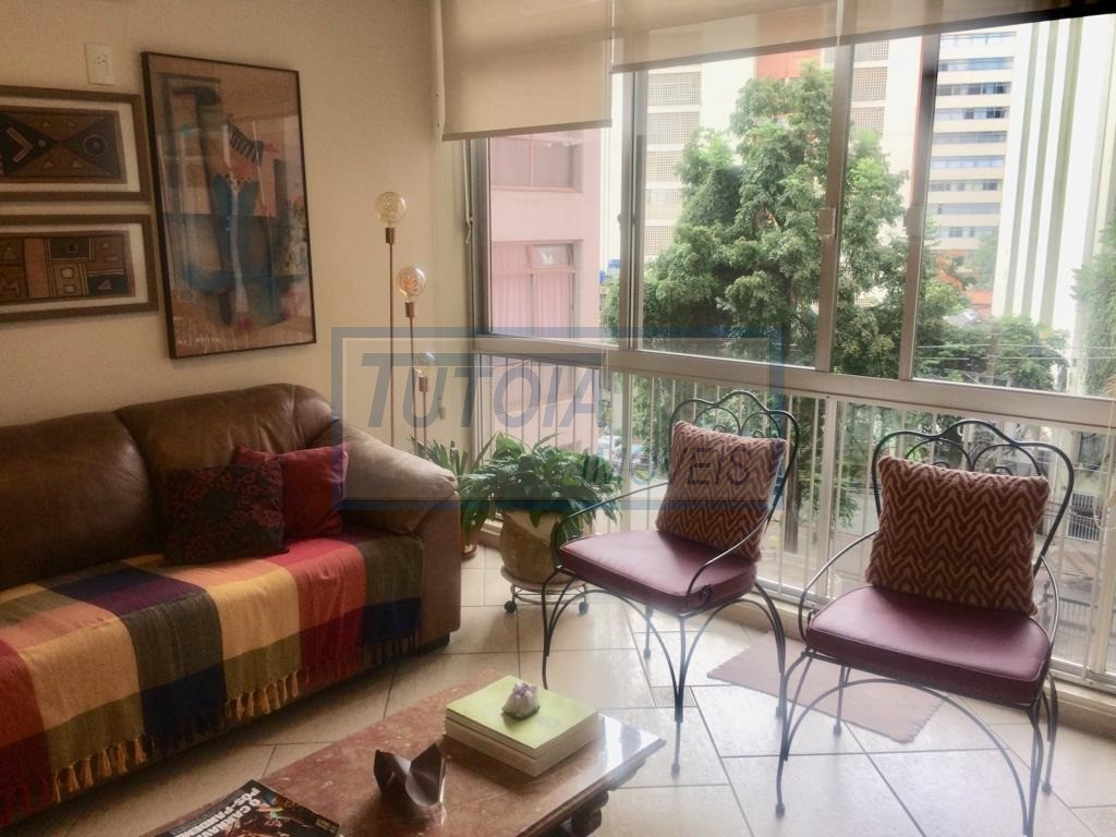 Apartamento à venda com 3 quartos, 156m² - Foto 2