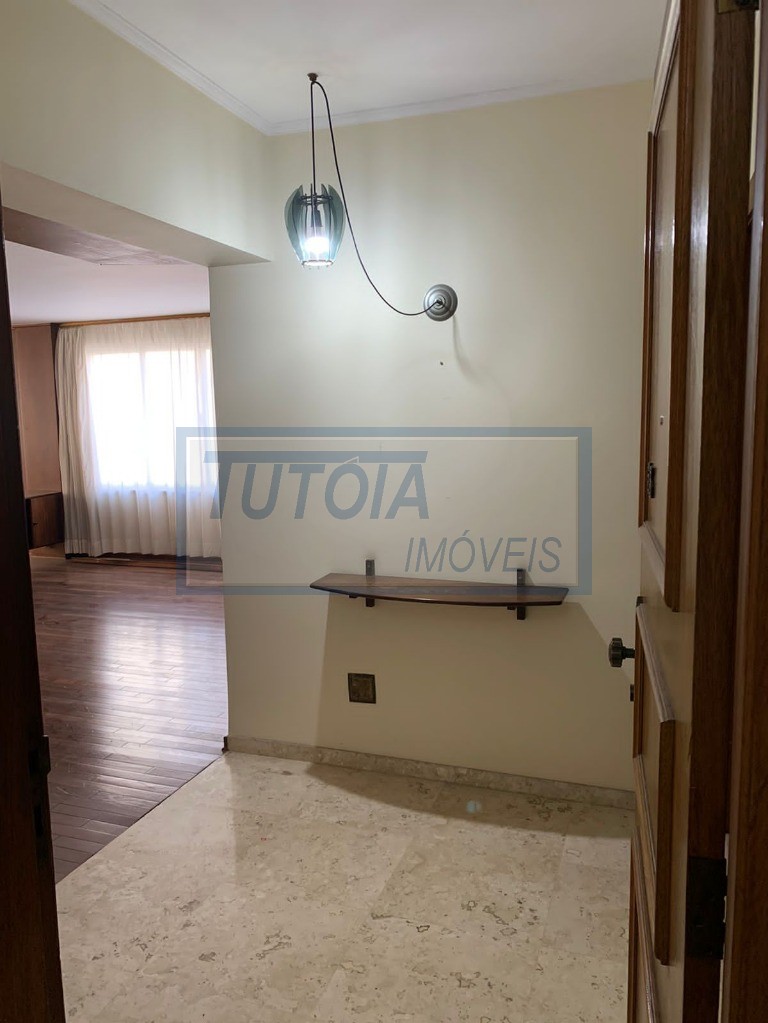 Apartamento à venda com 3 quartos, 189m² - Foto 2