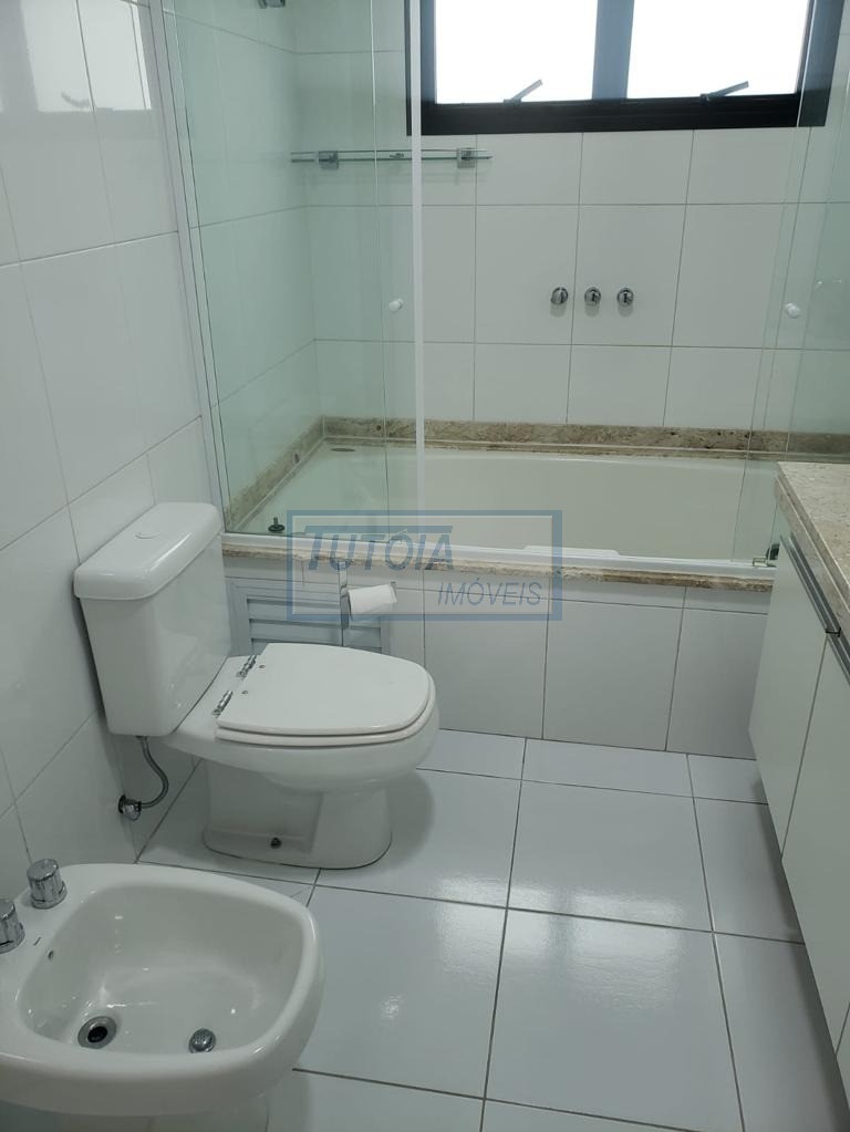 Apartamento para alugar com 3 quartos, 230m² - Foto 21