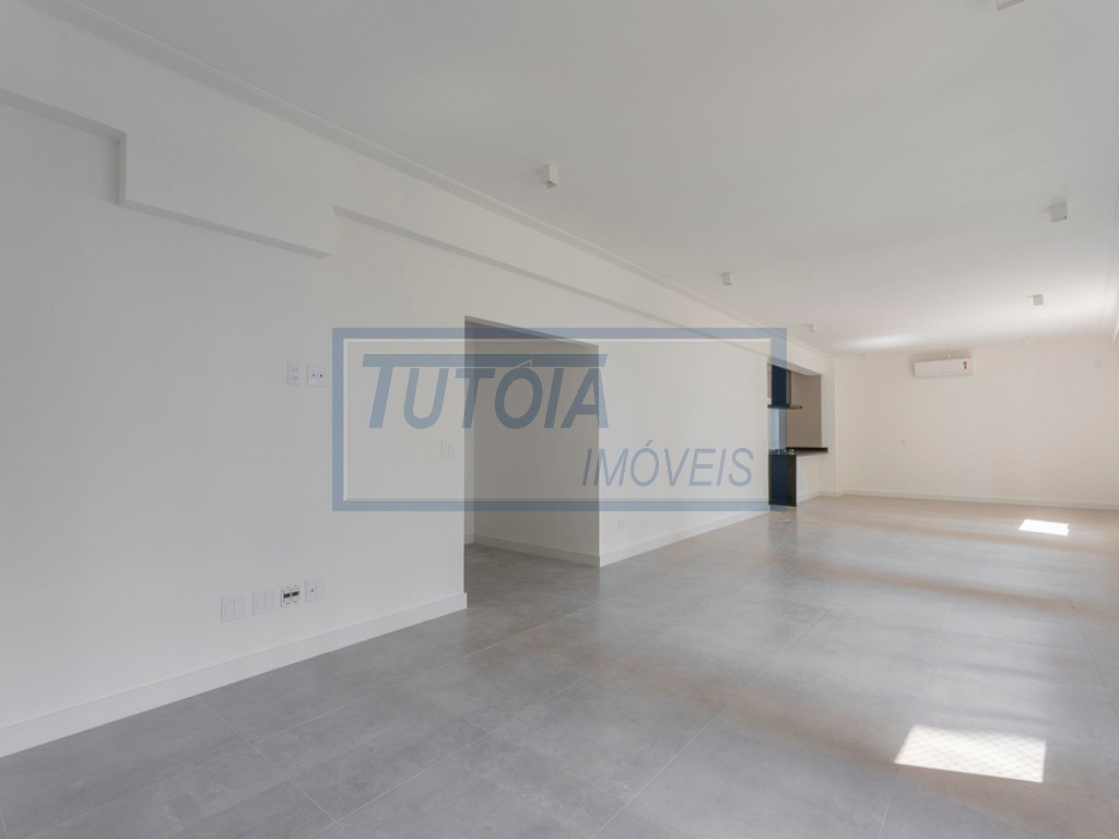 Apartamento para alugar com 3 quartos, 209m² - Foto 3