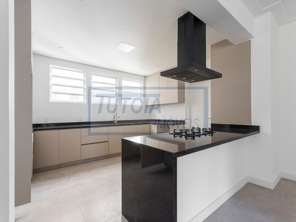 Apartamento para alugar com 3 quartos, 209m² - Foto 1