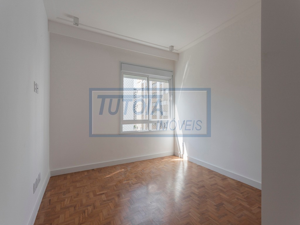 Apartamento para alugar com 3 quartos, 209m² - Foto 11