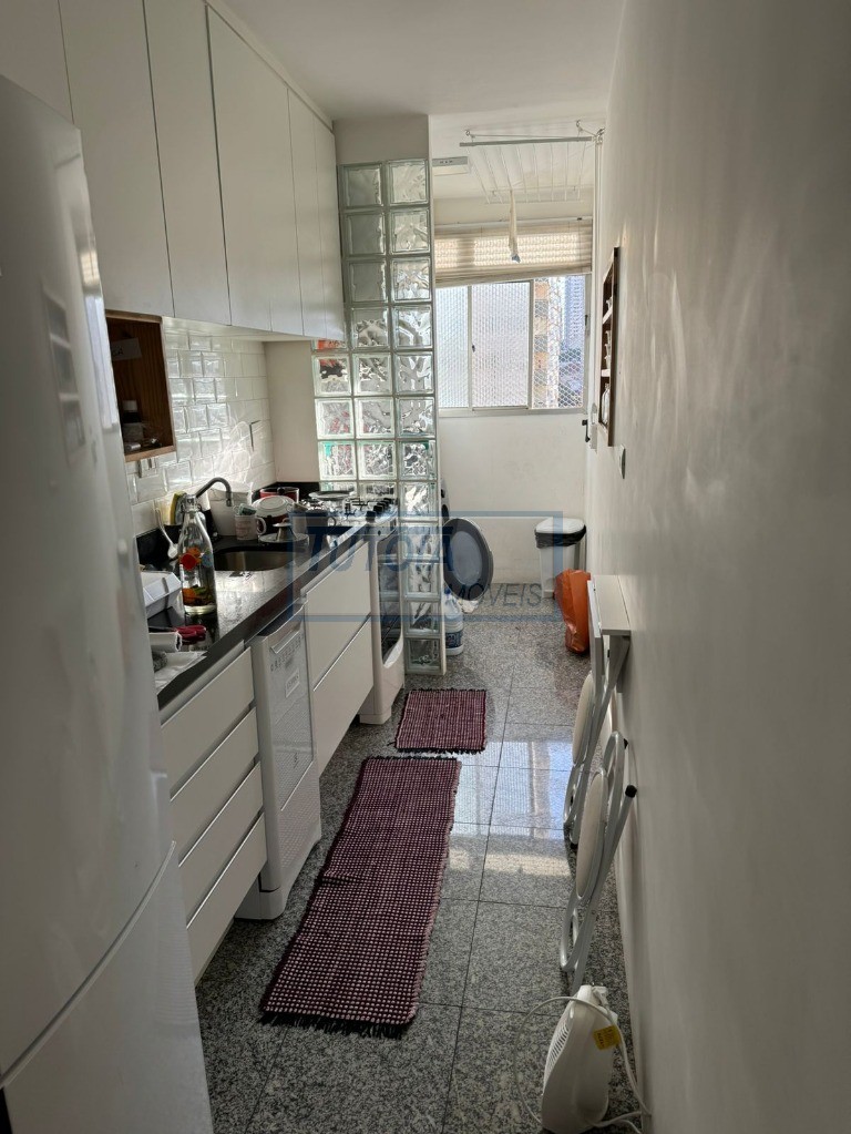 Apartamento à venda com 2 quartos, 70m² - Foto 2