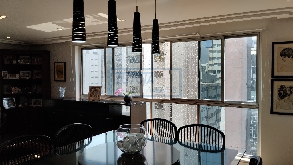 Apartamento à venda com 3 quartos, 137m² - Foto 1