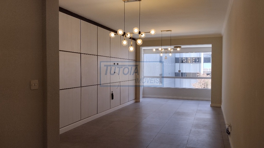 Apartamento à venda com 3 quartos, 168m² - Foto 2