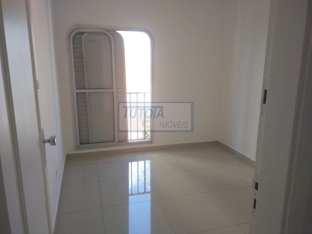 Apartamento à venda com 2 quartos, 75m² - Foto 2