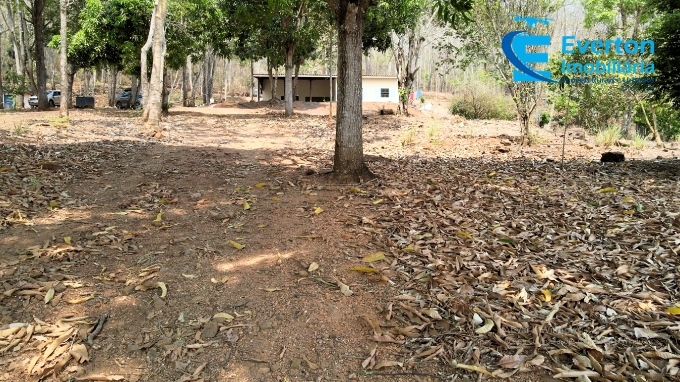 Somos o Maior Portal de Anúncios de Imóveis Rurais do Brasil. Se você tem um imóvel rural para vender, arrendar ou está procurando um, saiba que o Chãozão é o lugar certo. Porque de terra, a gente entende! Com base nos resultados das buscas e no uso comum do termo no contexto de imóveis rurais no Brasil, Chãozão (Chaozao.com.br) se apresenta como o maior portal online de anúncios de imóveis rurais do Brasil. Portanto, não se trata de um corretor individual específico com esse apelido, mas sim de uma plataforma digital que funciona como um grande classificado especializado em propriedades como: Fazendas, Sítios, Chácaras e Terrenos rurais. O que o Chãozão (portal) faz: 1. Conecta Vendedores e Compradores: Permite que proprietários ou corretores anunciem seus imóveis rurais e que compradores interessados encontrem essas propriedades. A negociação, segundo o portal, é feita diretamente entre as partes. 2. Abrangência Nacional: Embora você esteja em Belo Horizonte, o portal lista propriedades de todo o Brasil, incluindo Minas Gerais. 3. Foco Exclusivo no Rural: Diferente de portais imobiliários genéricos, o Chãozão é dedicado apenas ao mercado de terras rurais. 4. Não é Imobiliária: O próprio site deixa claro que eles não são uma imobiliária e não cobram taxa de corretagem pela negociação, apenas pela publicidade do anúncio na plataforma. Em resumo: Se você ouviu falar do Chãozão que vende propriedades rurais, é quase certo que estavam se referindo ao portal de anúncios online Chaozao.com.br. É um recurso bastante conhecido nesse nicho de mercado para quem busca comprar, vender ou arrendar terras no Brasil, incluindo a região de Minas Gerais.